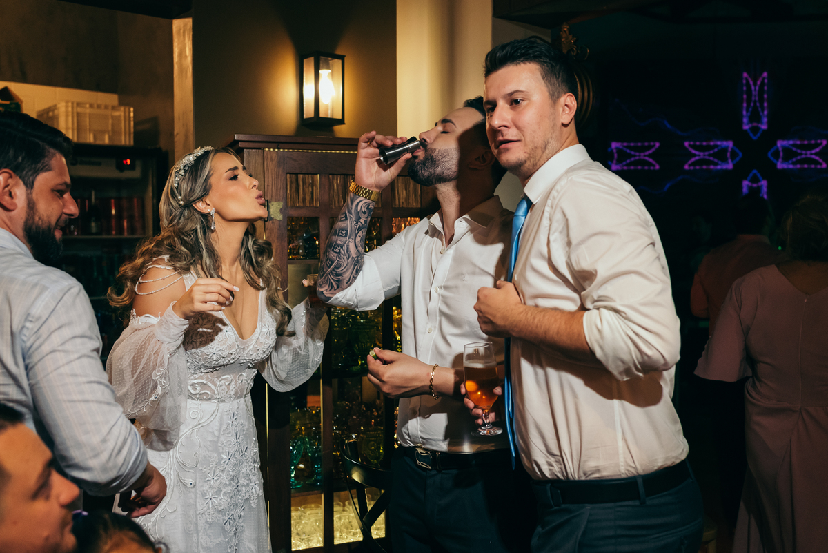 casamento de dia daniela radavelli fotógrafa na serra gaucha vestido de noiva verão festa de casamento com piscina cerimonia de casamento externa casamento em Ijuí villa bento 