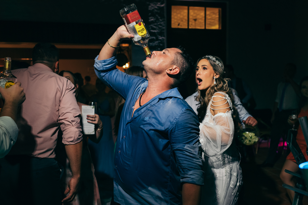 casamento de dia daniela radavelli fotógrafa na serra gaucha vestido de noiva verão festa de casamento com piscina cerimonia de casamento externa casamento em Ijuí villa bento 