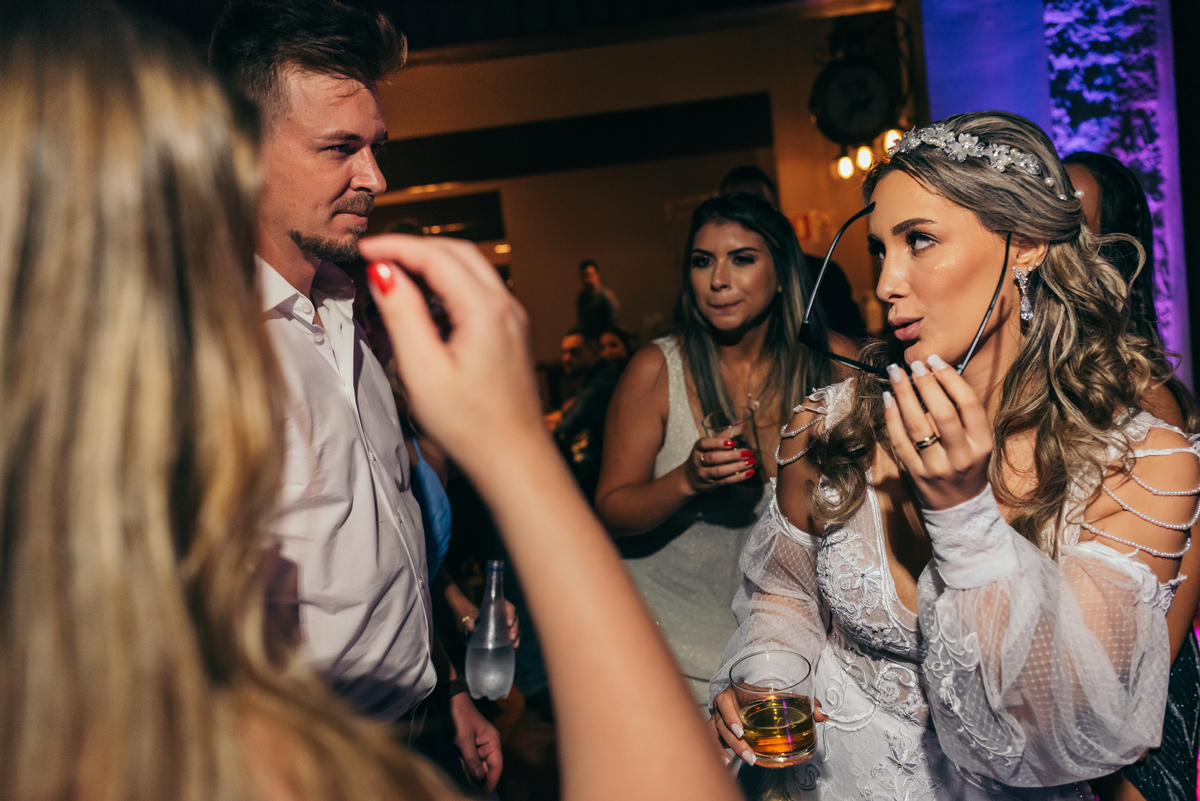 casamento de dia daniela radavelli fotógrafa na serra gaucha vestido de noiva verão festa de casamento com piscina cerimonia de casamento externa casamento em Ijuí villa bento 