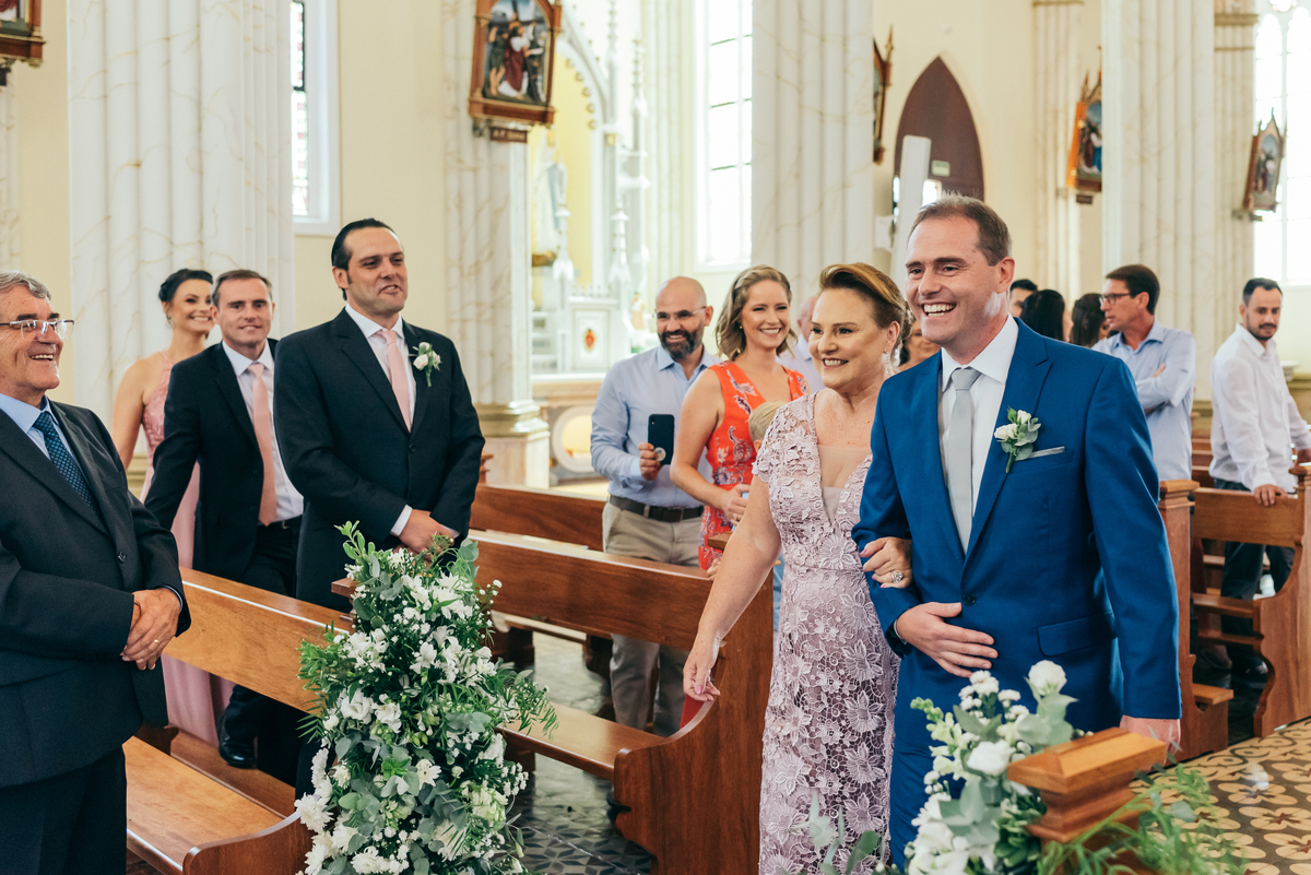 casamento de dia daniela radavelli fotografa buque de noiva casamento na igreja mini casamento villa matuella casamento na serra gaucha festa de casamento externa