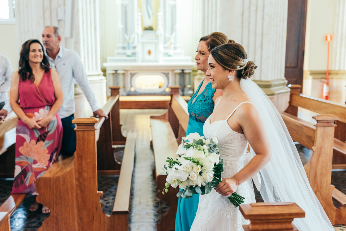 casamento de dia daniela radavelli fotografa buque de noiva casamento na igreja mini casamento villa matuella casamento na serra gaucha festa de casamento externa