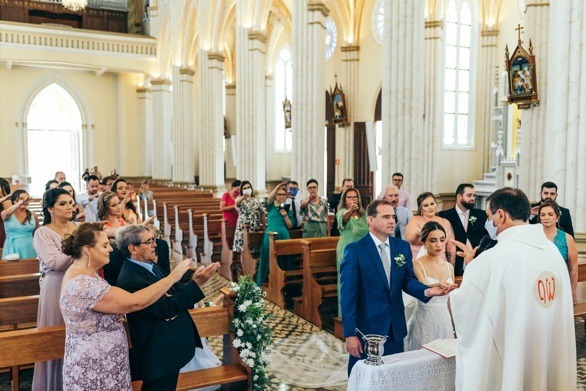 casamento de dia daniela radavelli fotografa buque de noiva casamento na igreja mini casamento villa matuella casamento na serra gaucha festa de casamento externa