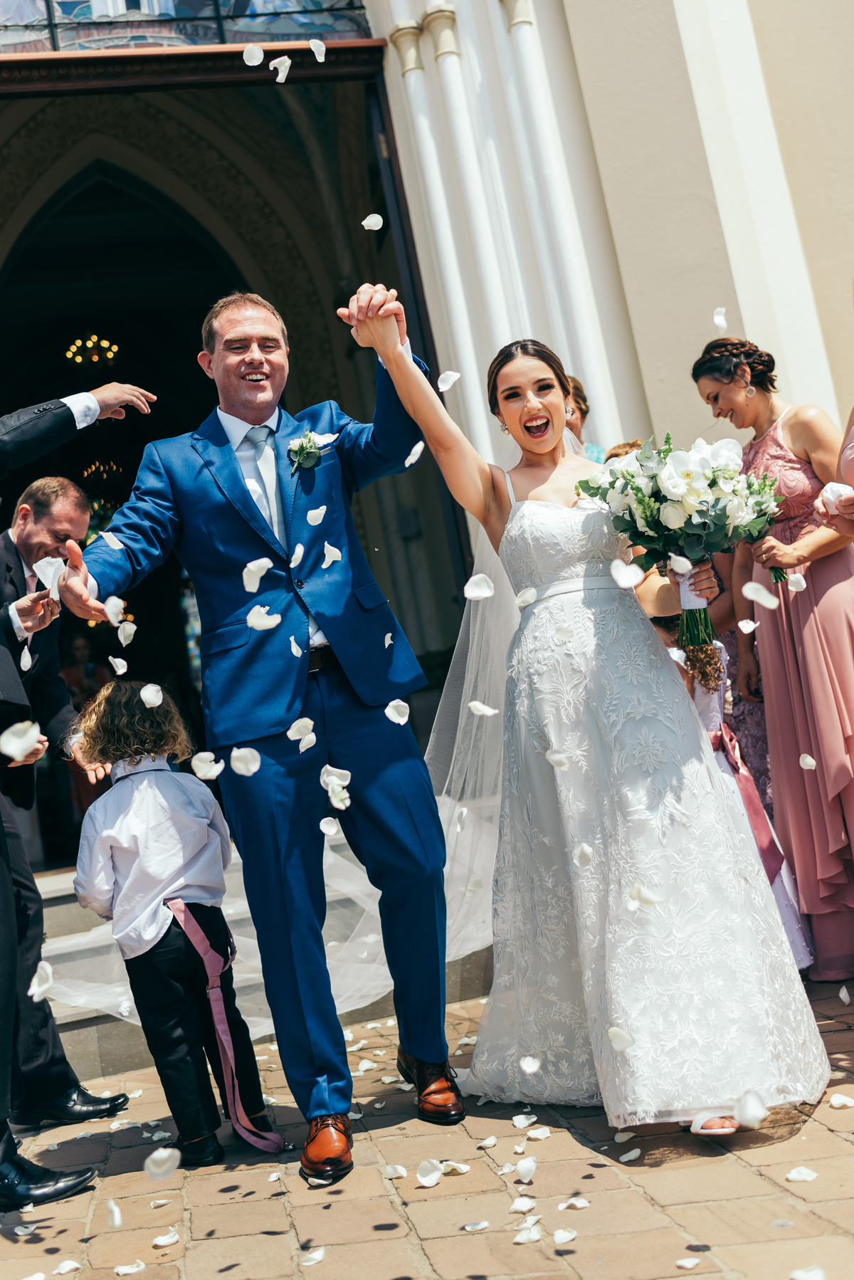 casamento de dia daniela radavelli fotografa buque de noiva casamento na igreja mini casamento villa matuella casamento na serra gaucha festa de casamento externa