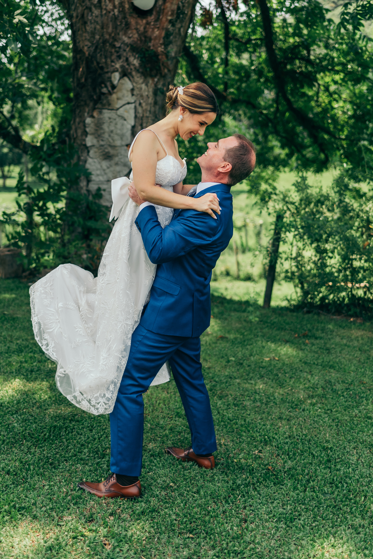 casamento de dia daniela radavelli fotografa buque de noiva casamento na igreja mini casamento villa matuella casamento na serra gaucha festa de casamento externa