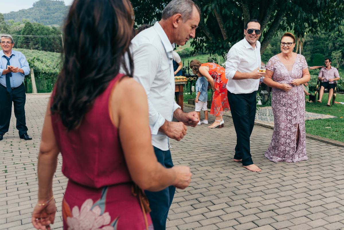 casamento de dia daniela radavelli fotografa buque de noiva casamento na igreja mini casamento villa matuella casamento na serra gaucha festa de casamento externa