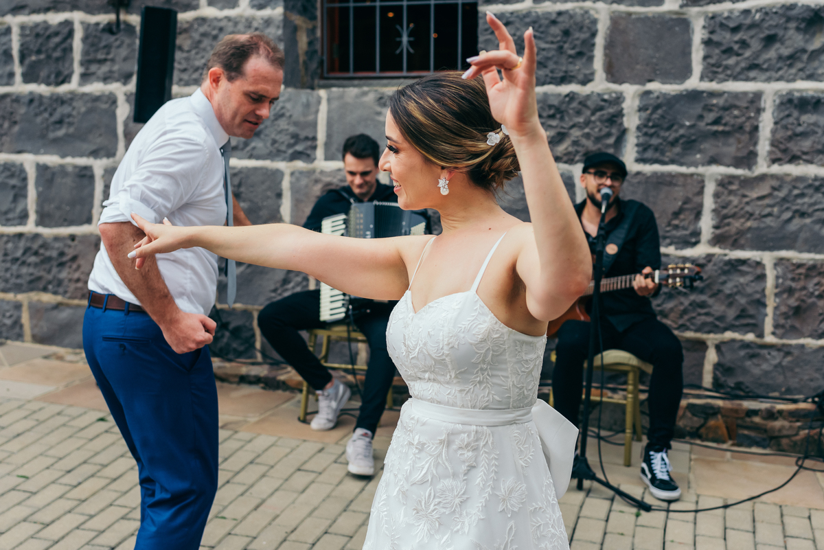 casamento de dia daniela radavelli fotografa buque de noiva casamento na igreja mini casamento villa matuella casamento na serra gaucha festa de casamento externa