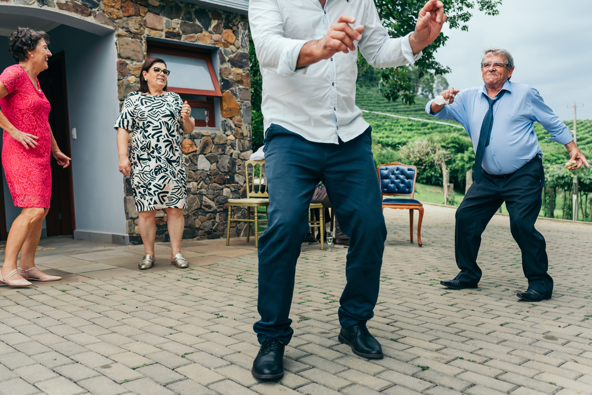 casamento de dia daniela radavelli fotografa buque de noiva casamento na igreja mini casamento villa matuella casamento na serra gaucha festa de casamento externa