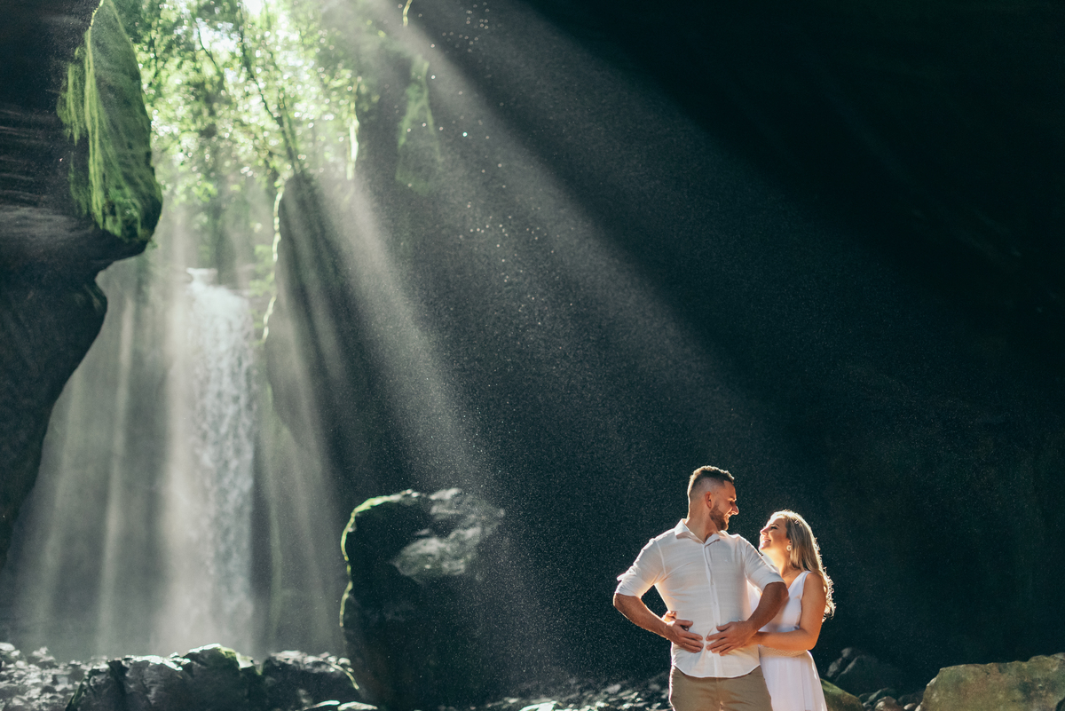 ensaio de casal daniela radavelli fotografia pré wedding ensaio externo ensaio na cachoeira Cascata das Andorinhas riozinho