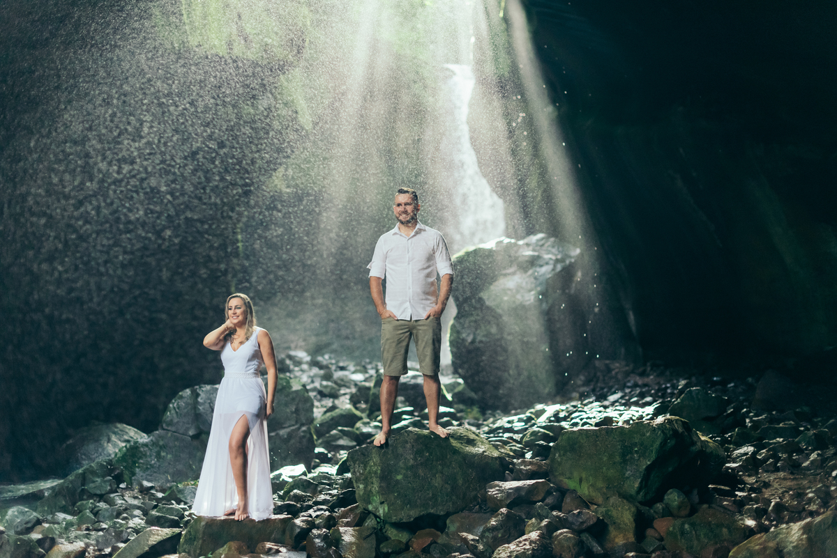 ensaio de casal daniela radavelli fotografia pré wedding ensaio externo ensaio na cachoeira Cascata das Andorinhas riozinho