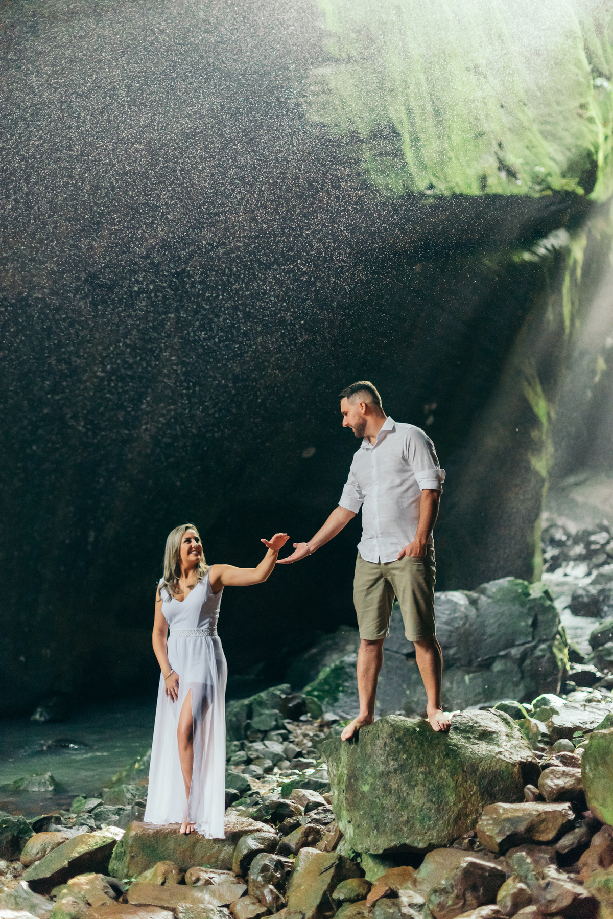 ensaio de casal daniela radavelli fotografia pré wedding ensaio externo ensaio na cachoeira Cascata das Andorinhas riozinho
