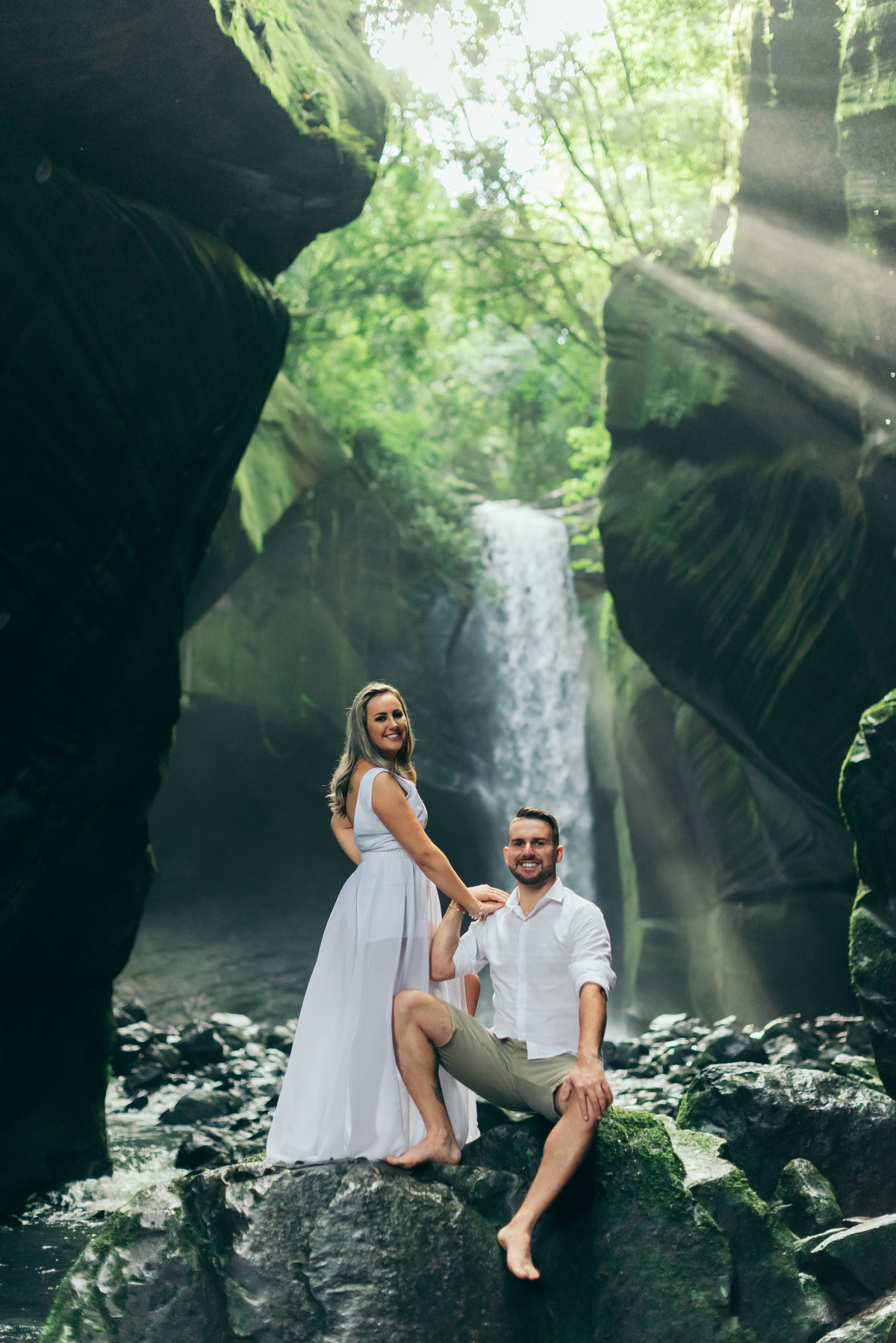 ensaio de casal daniela radavelli fotografia pré wedding ensaio externo ensaio na cachoeira Cascata das Andorinhas riozinho