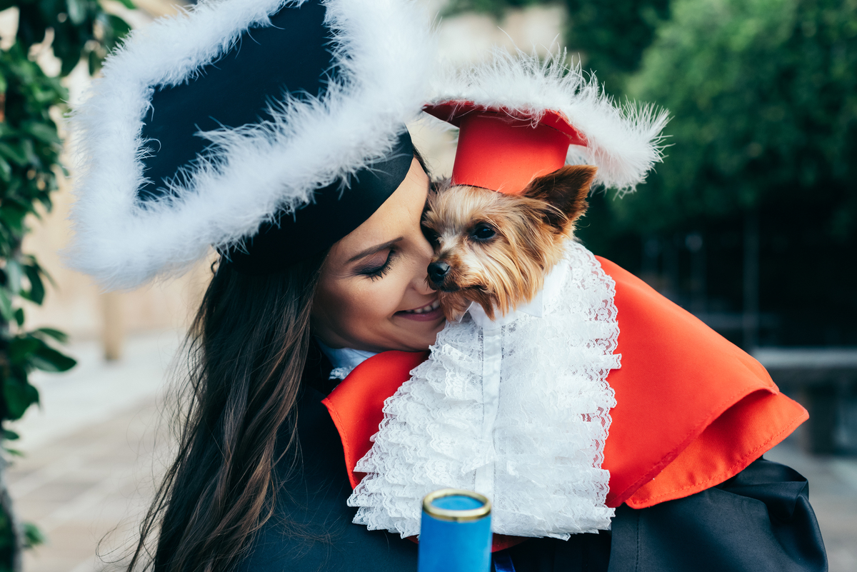 ensaio formatura daniela radavelli fotografia fotos de toga fotos de formatura casa valduga vale dos vinhedos ensaio com cachorro doglovers