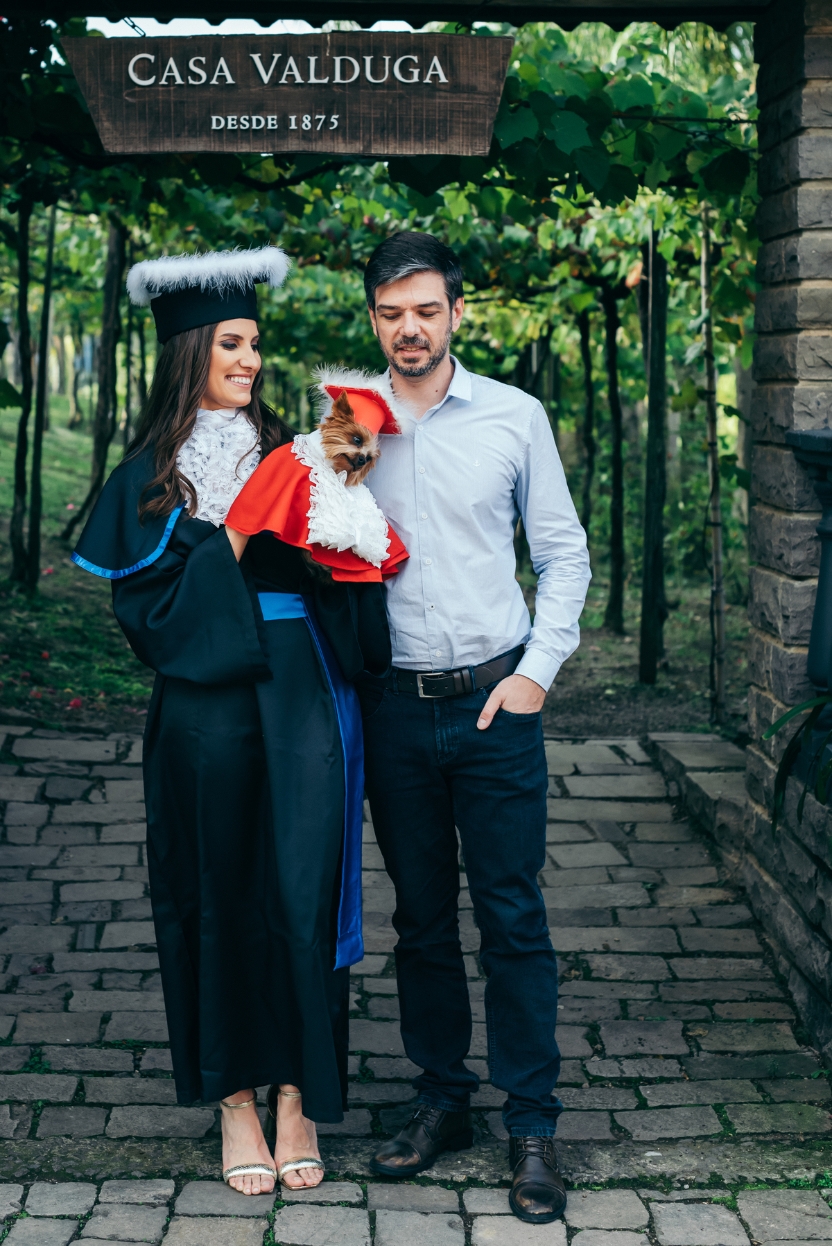 ensaio formatura daniela radavelli fotografia fotos de toga fotos de formatura casa valduga vale dos vinhedos ensaio com cachorro doglovers