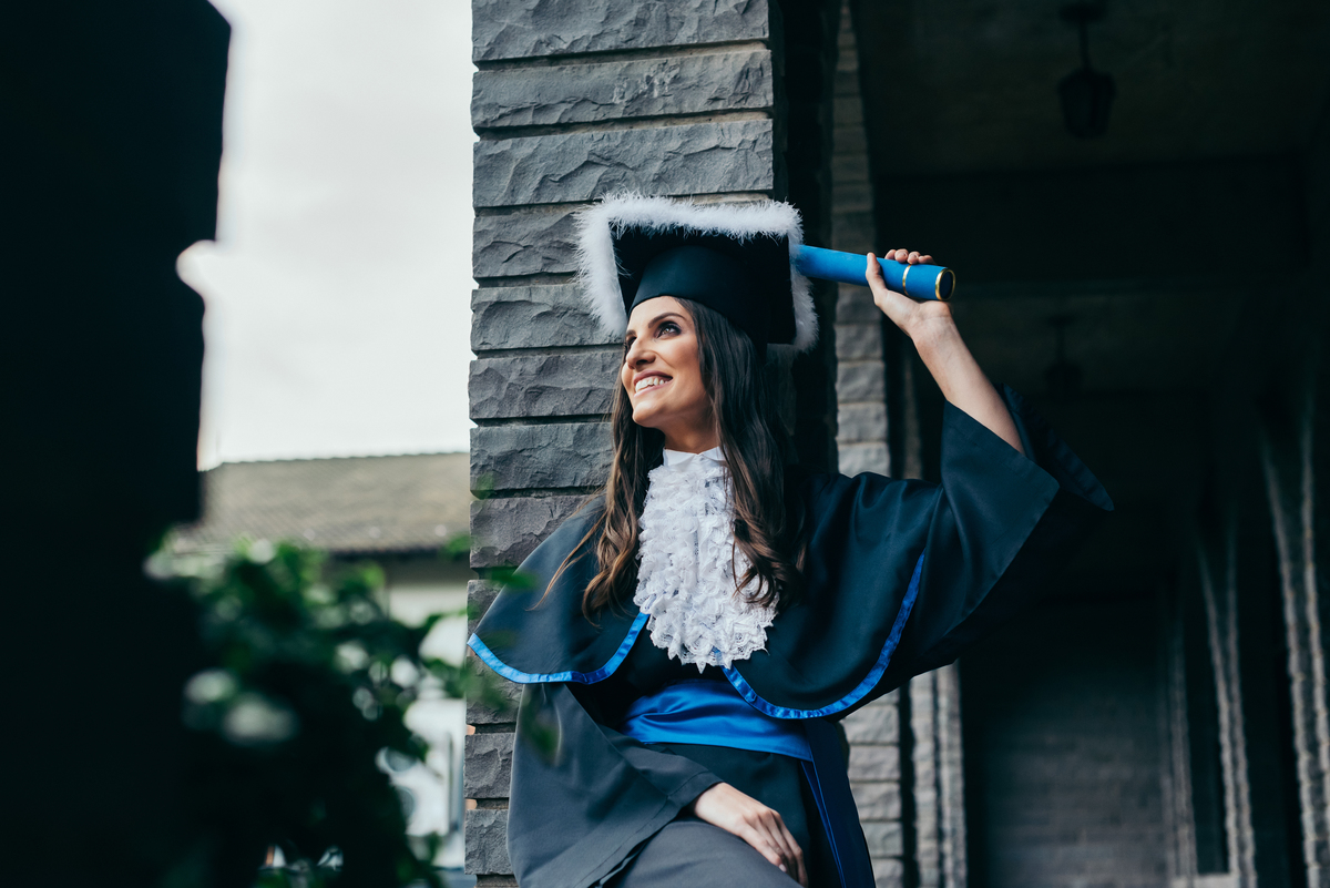 ensaio formatura daniela radavelli fotografia fotos de toga fotos de formatura casa valduga vale dos vinhedos ensaio com cachorro doglovers