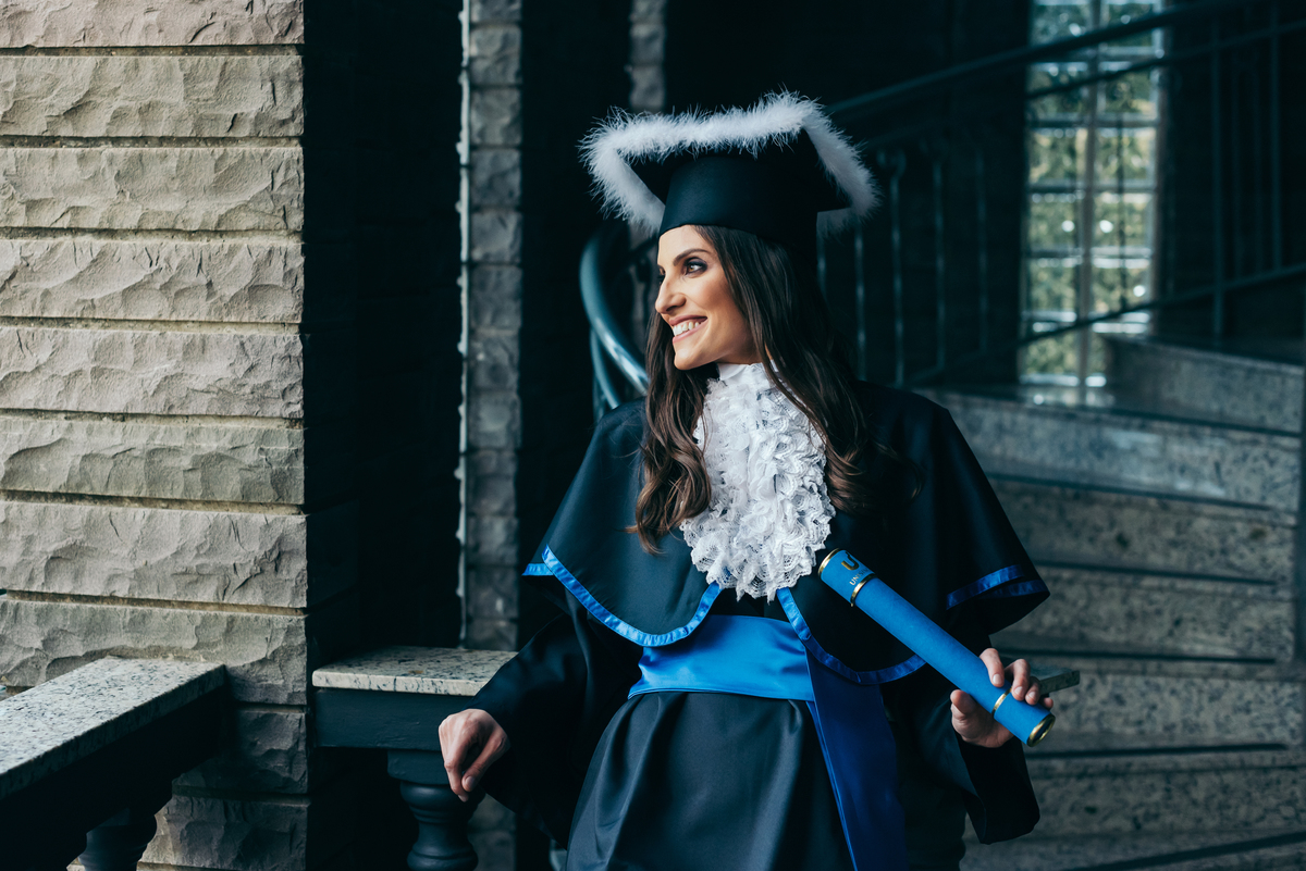 ensaio formatura daniela radavelli fotografia fotos de toga fotos de formatura casa valduga vale dos vinhedos ensaio com cachorro doglovers