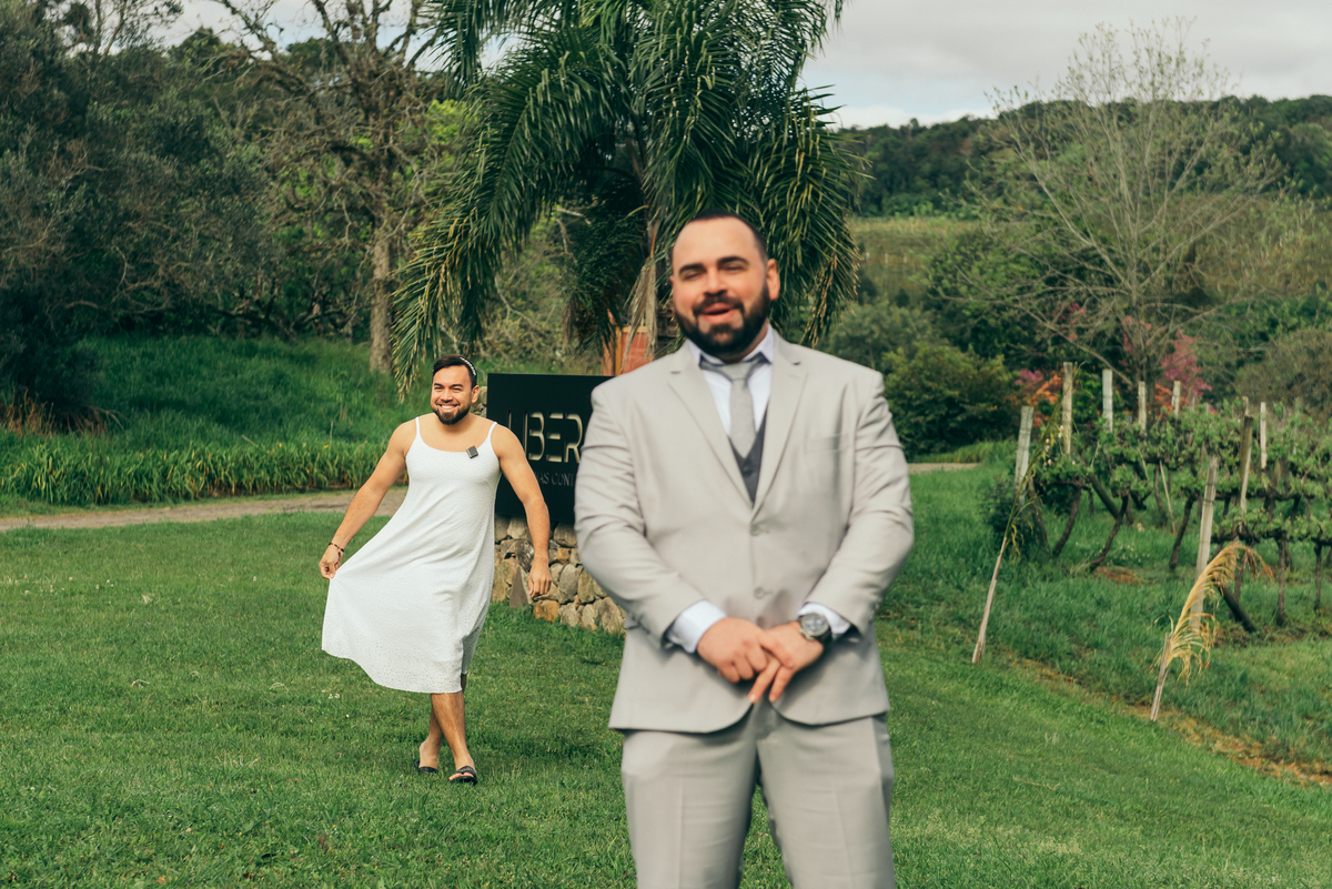 noiva fake trolagem do noivo destination wedding vale dos vinhedos fotografa de casamento na serra gaucha daniela radavelli fotografia casamento de dia 