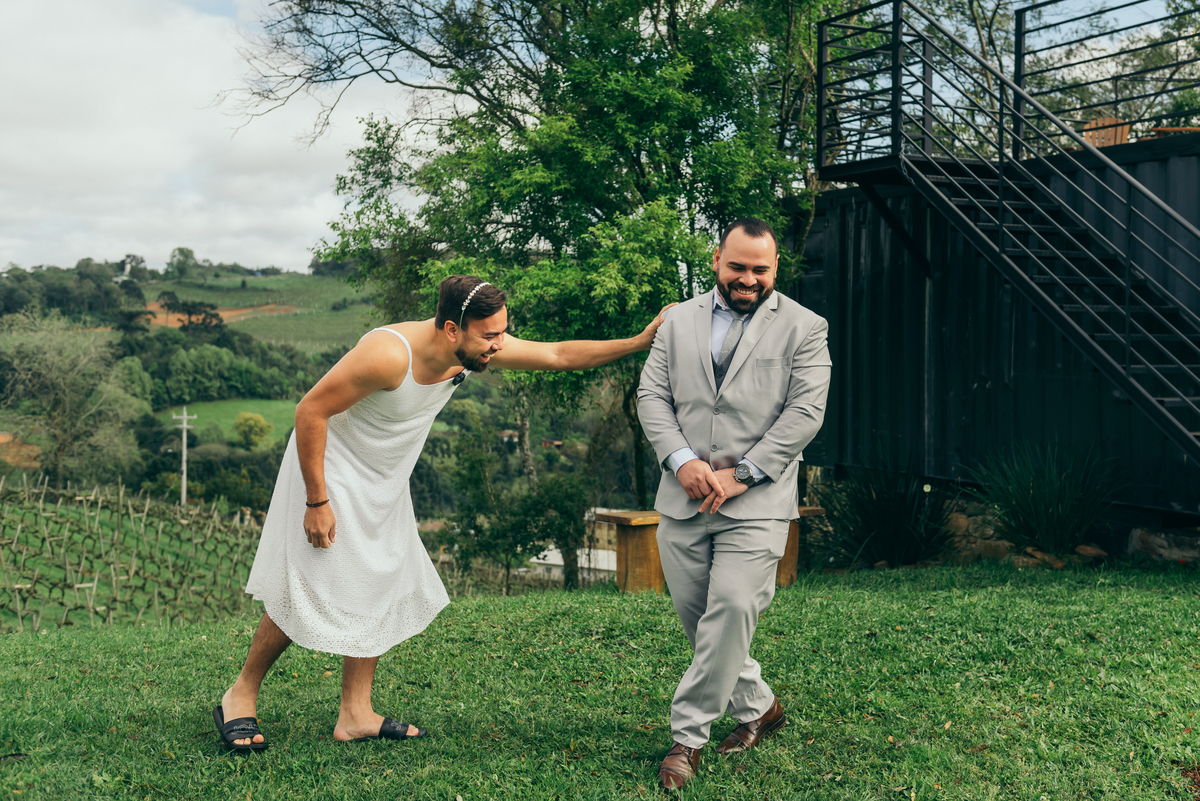 noiva fake trolagem do noivo destination wedding vale dos vinhedos fotografa de casamento na serra gaucha daniela radavelli fotografia casamento de dia 