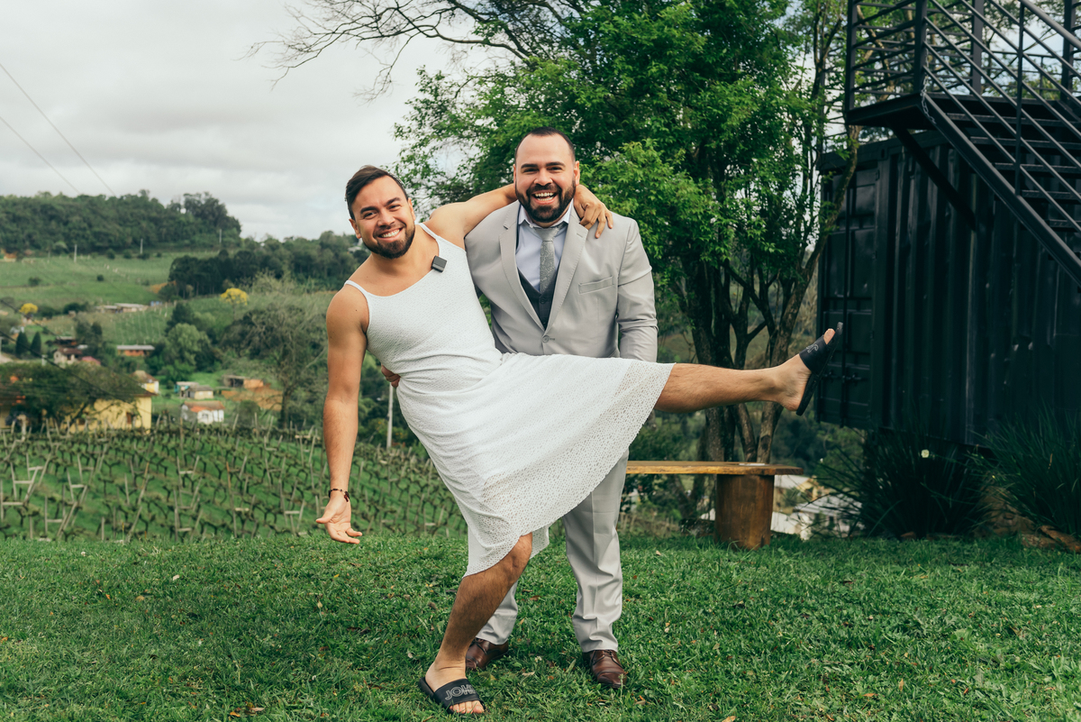 noiva fake trolagem do noivo destination wedding vale dos vinhedos fotografa de casamento na serra gaucha daniela radavelli fotografia casamento de dia 