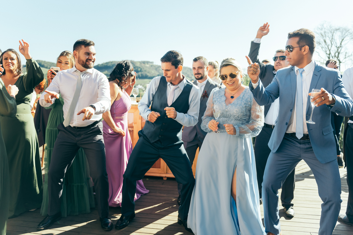 noiva fake trolagem do noivo destination wedding vale dos vinhedos fotografa de casamento na serra gaucha daniela radavelli fotografia casamento de dia 