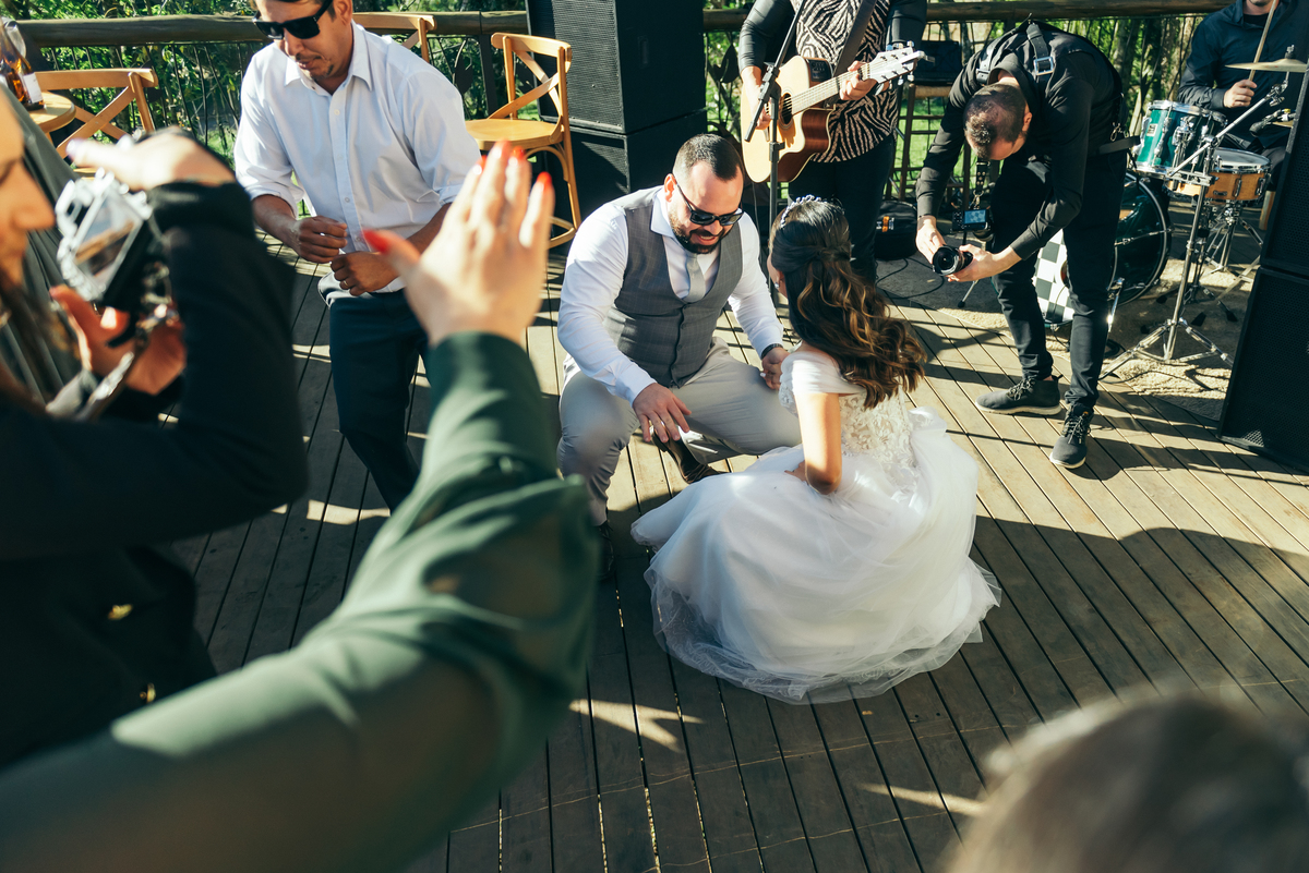 noiva fake trolagem do noivo destination wedding vale dos vinhedos fotografa de casamento na serra gaucha daniela radavelli fotografia casamento de dia 