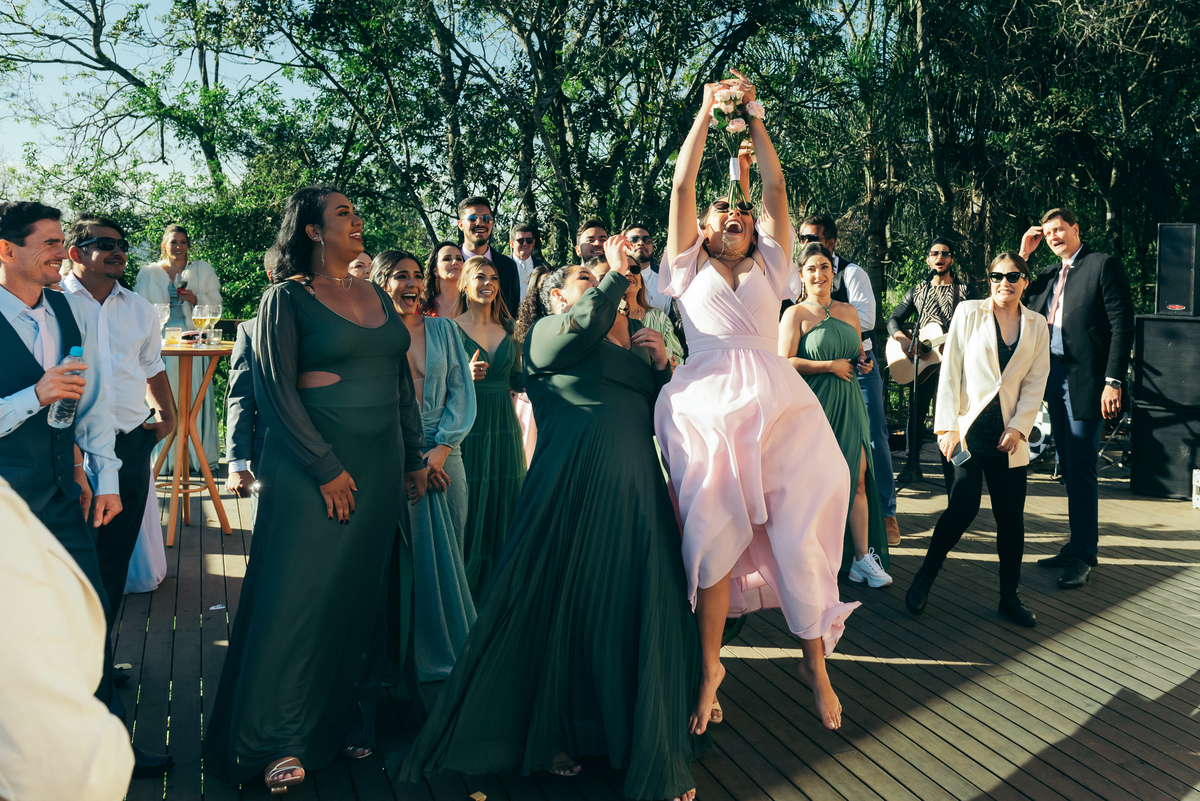 noiva fake trolagem do noivo destination wedding vale dos vinhedos fotografa de casamento na serra gaucha daniela radavelli fotografia casamento de dia 