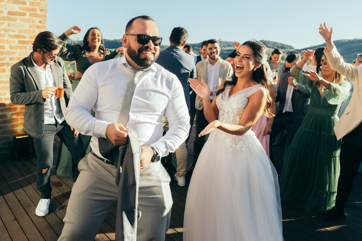 noiva fake trolagem do noivo destination wedding vale dos vinhedos fotografa de casamento na serra gaucha daniela radavelli fotografia casamento de dia 