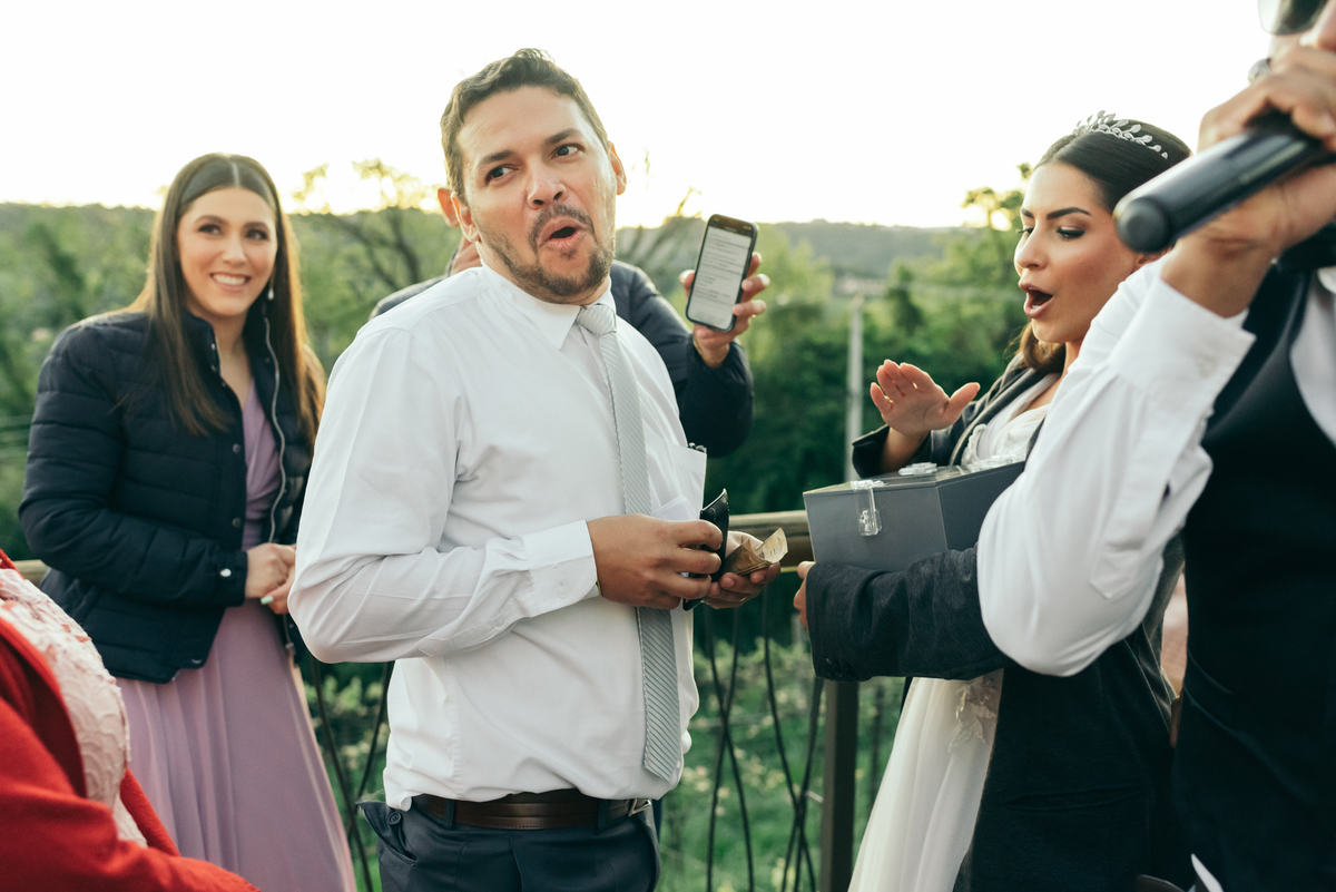 noiva fake trolagem do noivo destination wedding vale dos vinhedos fotografa de casamento na serra gaucha daniela radavelli fotografia casamento de dia 