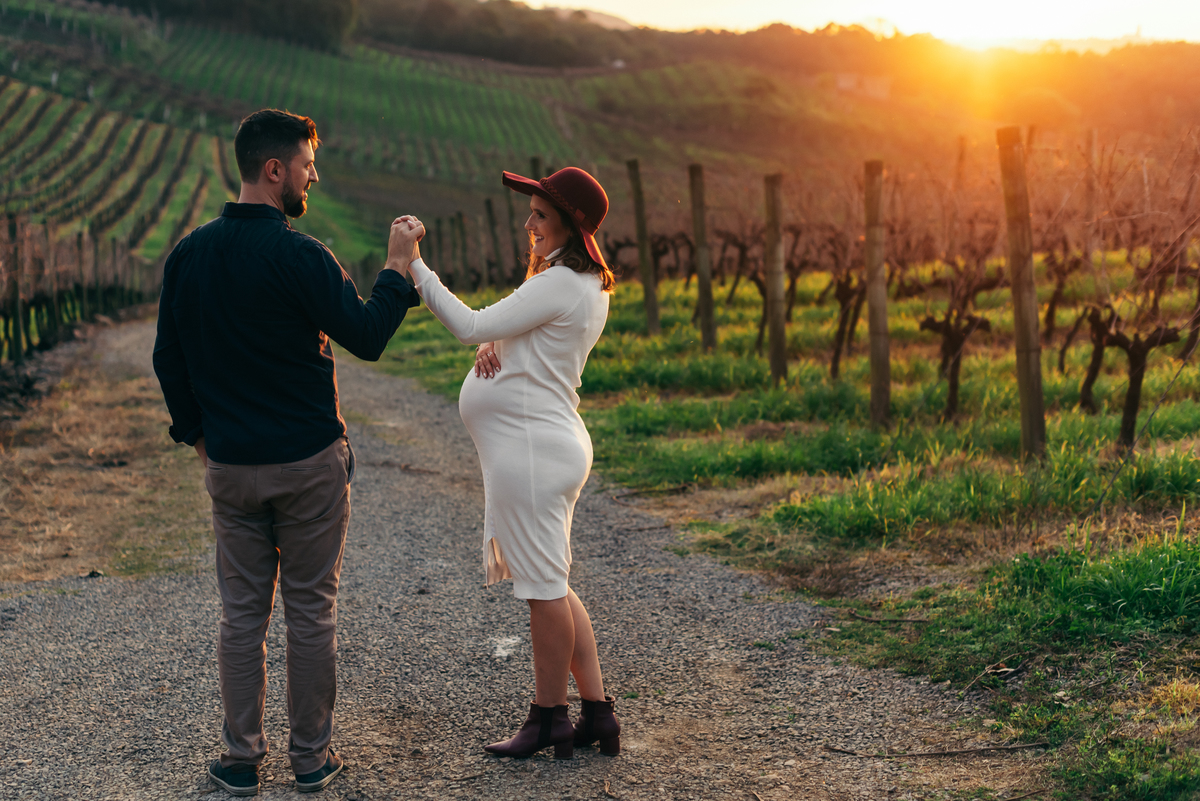 ensaio de gestante ensaio na vinicola casa valduga daniela radavelli fotografia look de gestante  ensaio gestante vale dos vinhedos ensaio a espera de gemeos