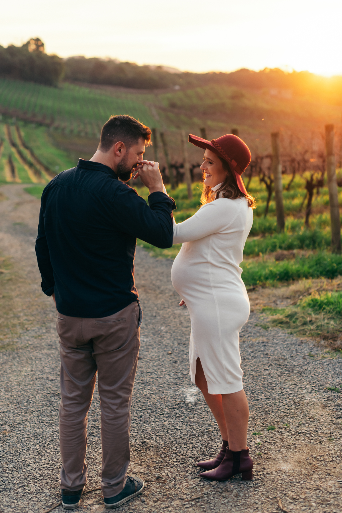 ensaio de gestante ensaio na vinicola casa valduga daniela radavelli fotografia look de gestante  ensaio gestante vale dos vinhedos ensaio a espera de gemeos