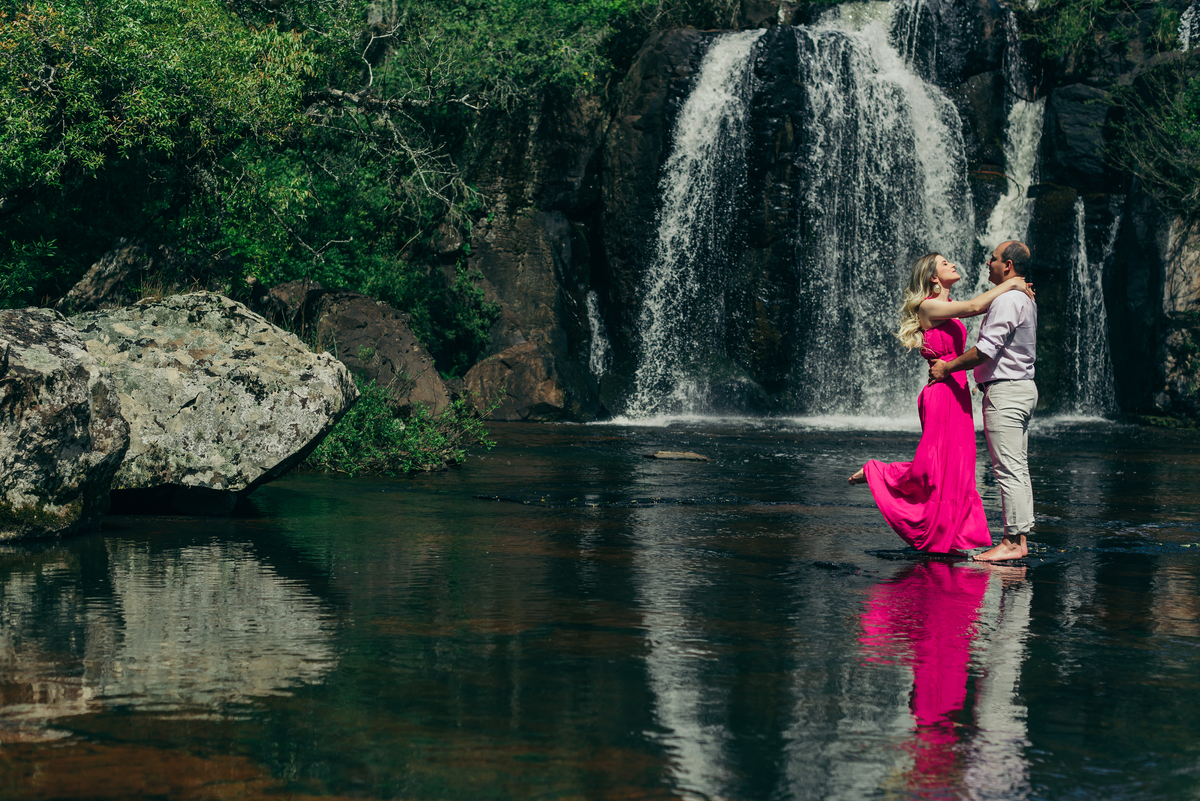 ensaio pré wedding daniela radavelli fotografia ensaio de casal ensaio pré casamento ensaio na cachoeira