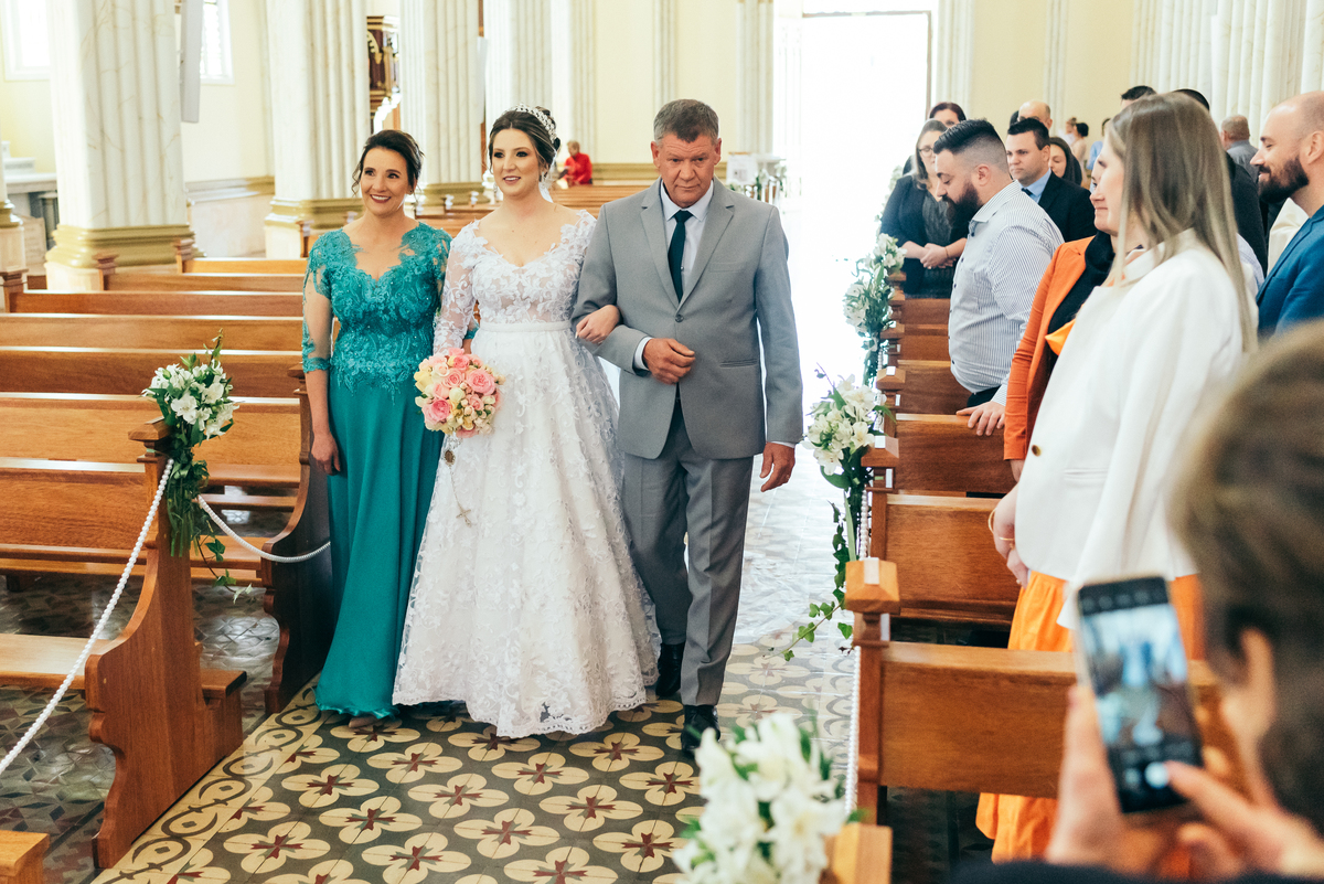 casamento de dia daniela radavelli fotógrafa na serra gaucha vestido de noiva cerimonia de casamento intimista casamento em garibaldi