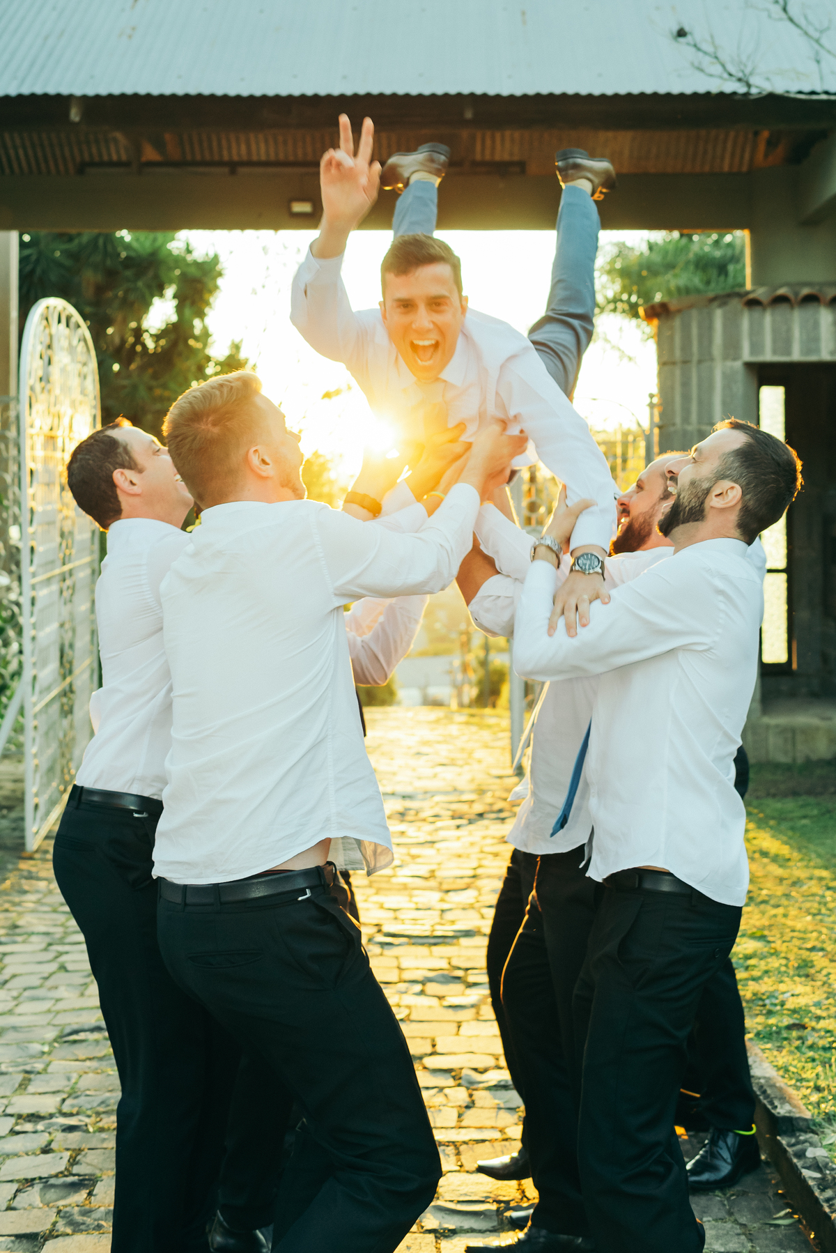 casamento de dia daniela radavelli fotógrafa na serra gaucha vestido de noiva cerimonia de casamento intimista casamento em garibaldi por do sol