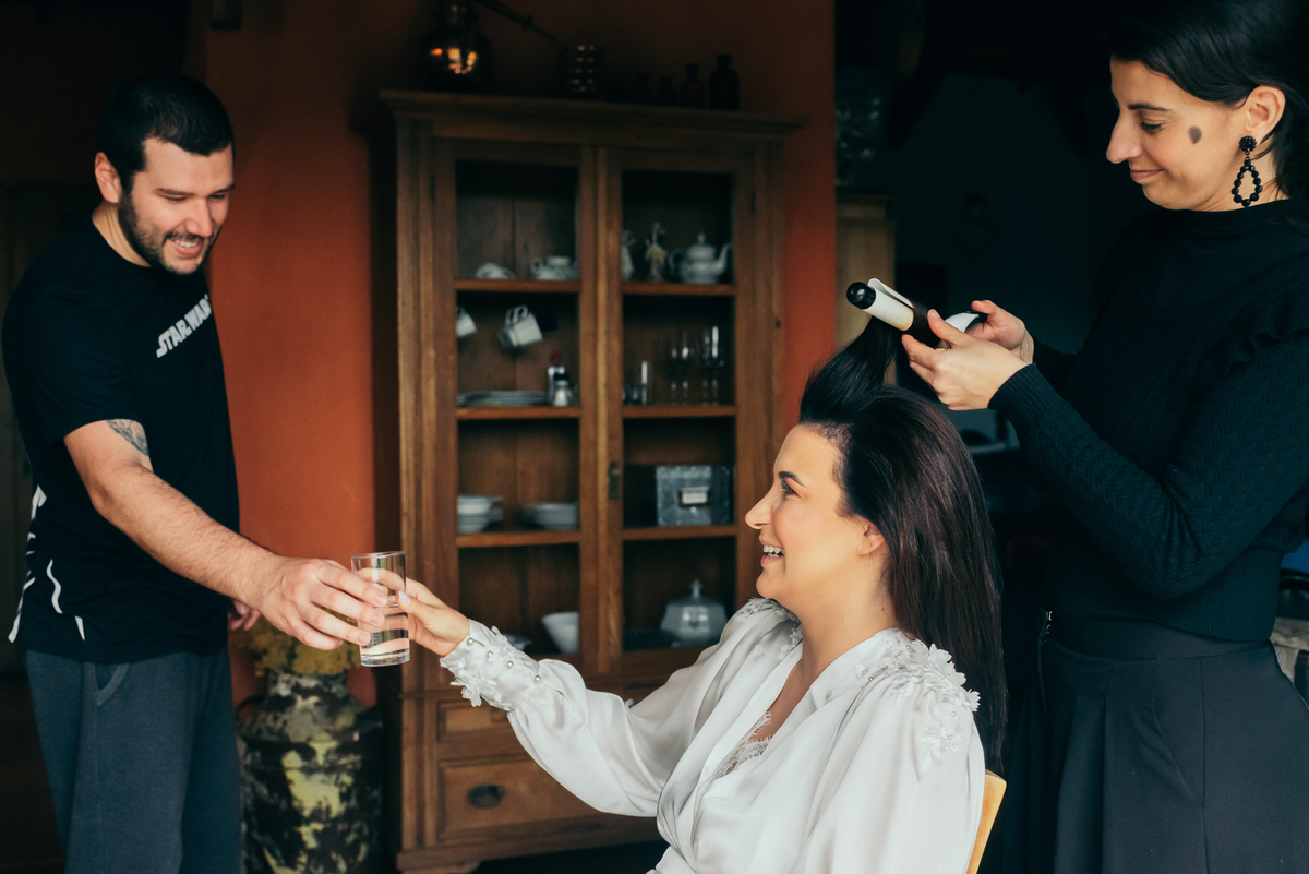 Making of noiva e noivo junto make de noiva cabelo de noiva casamento na igreja daniela radavelli fotografia  