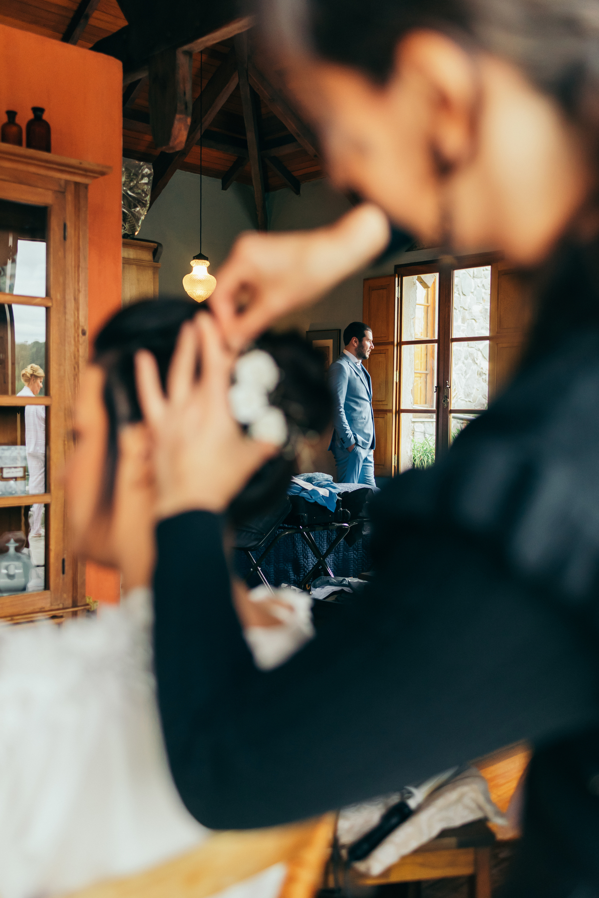Making of noiva e noivo junto make de noiva cabelo de noiva casamento na igreja daniela radavelli fotografia  