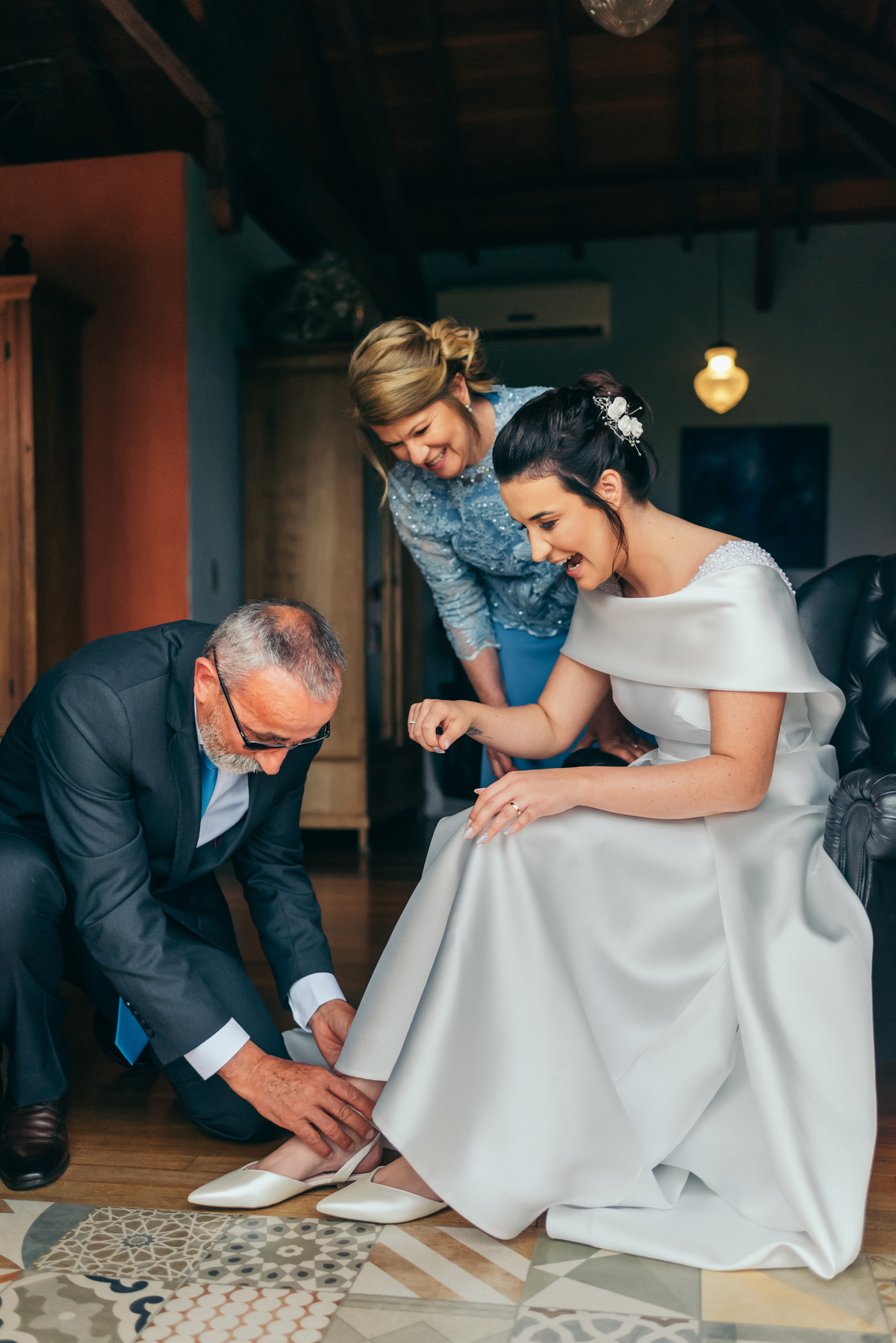 Making of noiva make de noiva cabelo de noiva vestido de noiva pai da noiva casamento na igreja daniela radavelli fotografia  