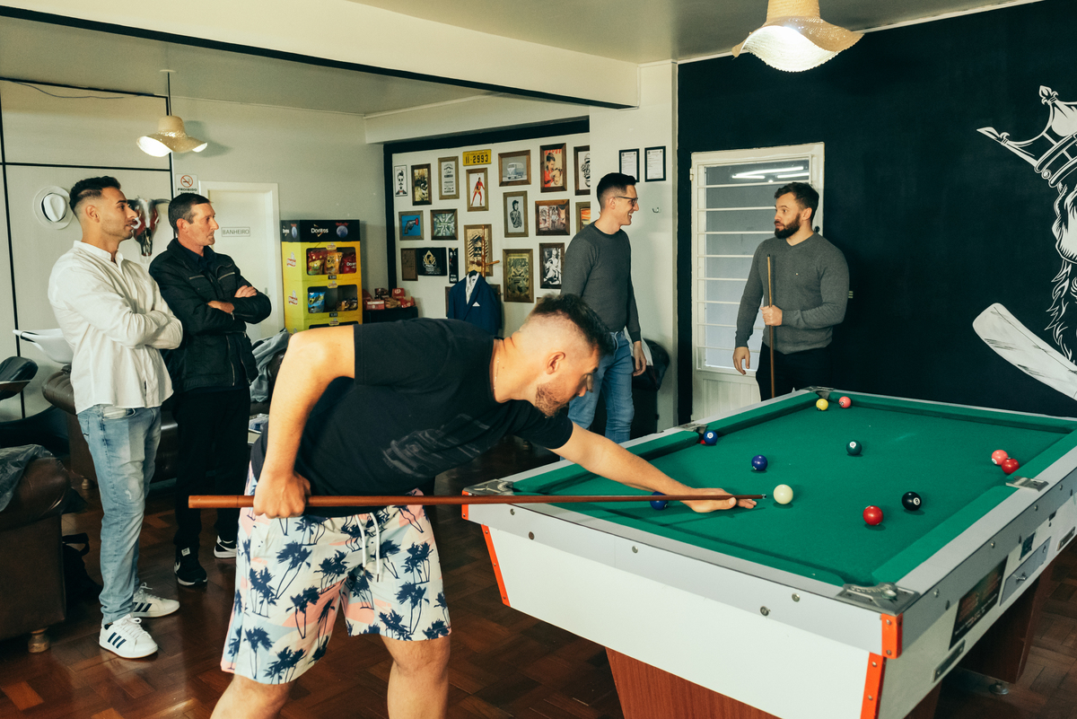 daniela radavelli fotógrafa na serra gaucha cerimonia de casamento casamento em carlos barbosa making of noivo