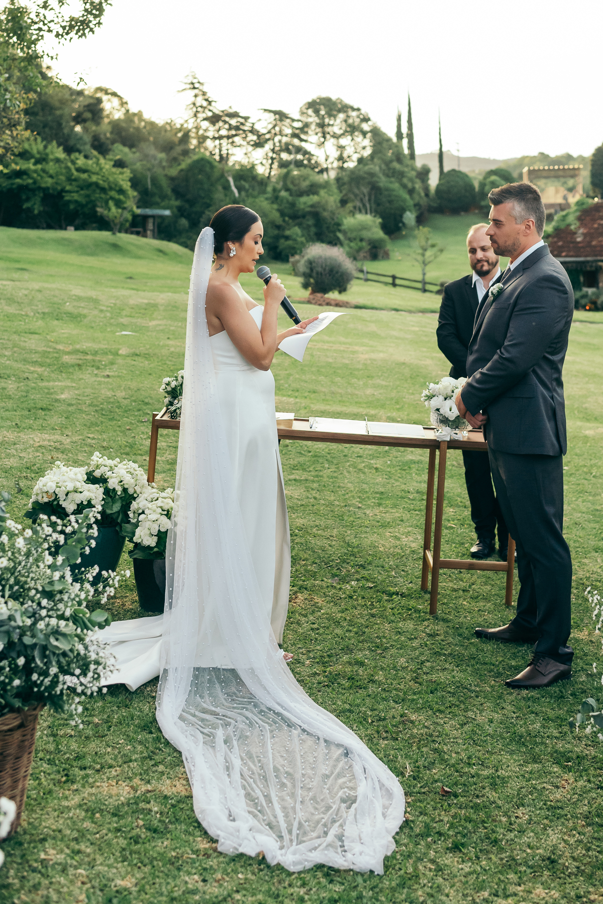 casamento de dia daniela radavelli fotografia cerimonia intimista casamento em gramado destination wedding casamento externo La Hacienda 