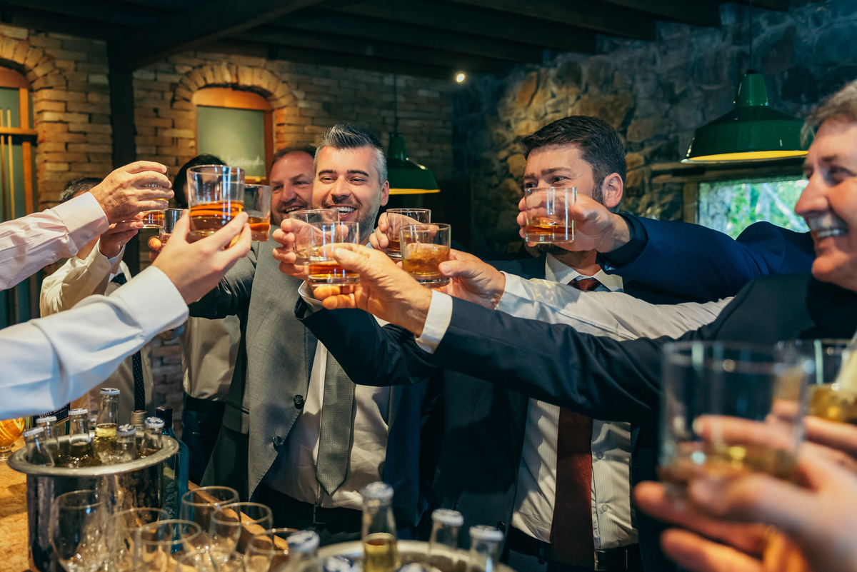 casamento de dia daniela radavelli fotografia cerimonia intimista casamento em gramado destination wedding making of noivo