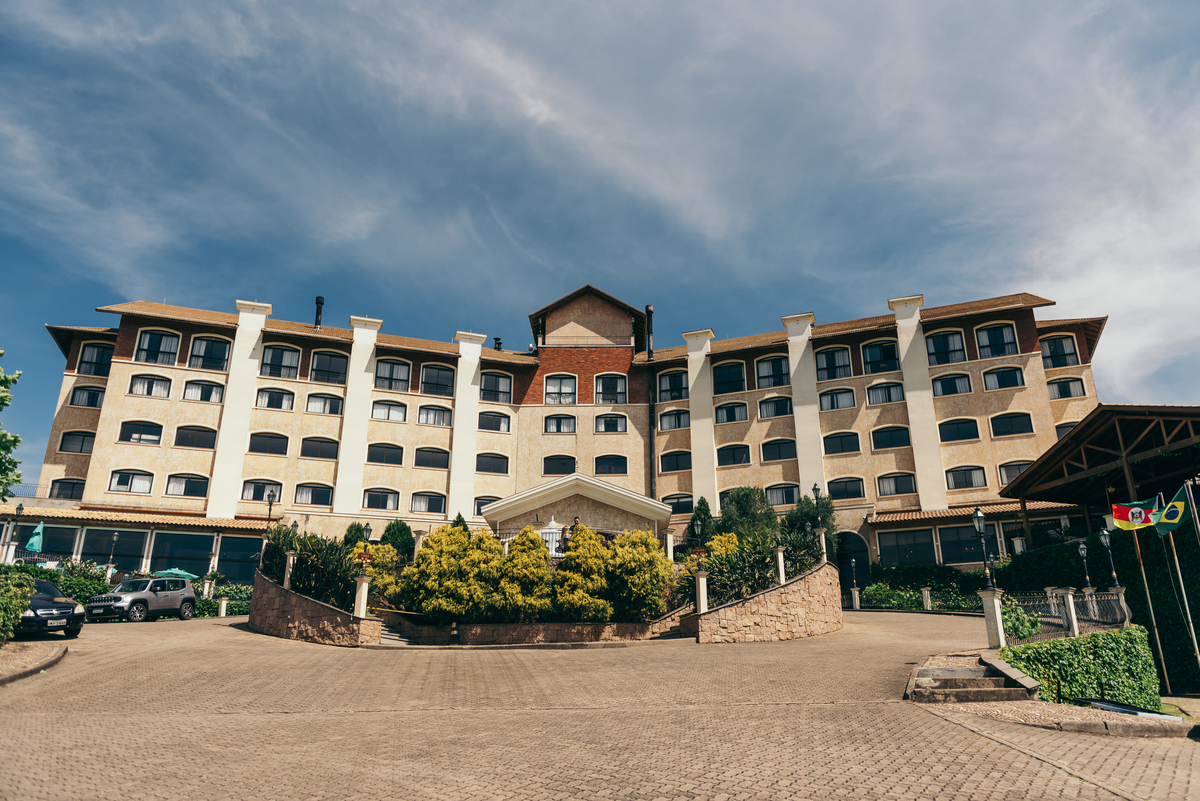 casamento de dia daniela radavelli fotógrafa na serra gaucha vestido de noiva cerimonia de casamento externo casamento vale dos vinhedos