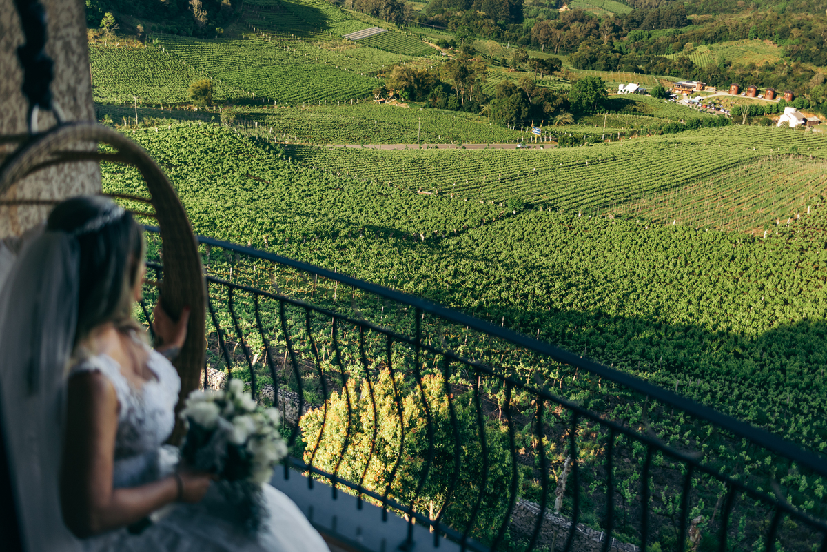 casamento de dia daniela radavelli fotógrafa na serra gaucha vestido de noiva cerimonia de casamento externo casamento  vale dos vinhedos