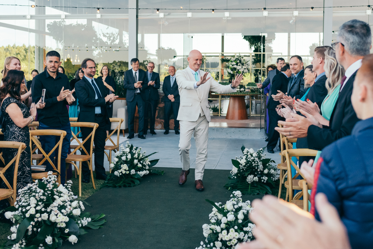 casamento de dia daniela radavelli fotógrafa na serra gaucha vestido de noiva cerimonia de casamento externo casamento vale dos vinhedos