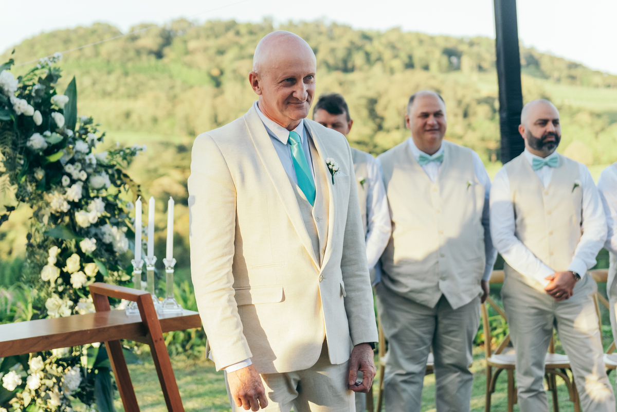 casamento de dia daniela radavelli fotógrafa na serra gaucha vestido de noiva cerimonia de casamento externo casamento vale dos vinhedos