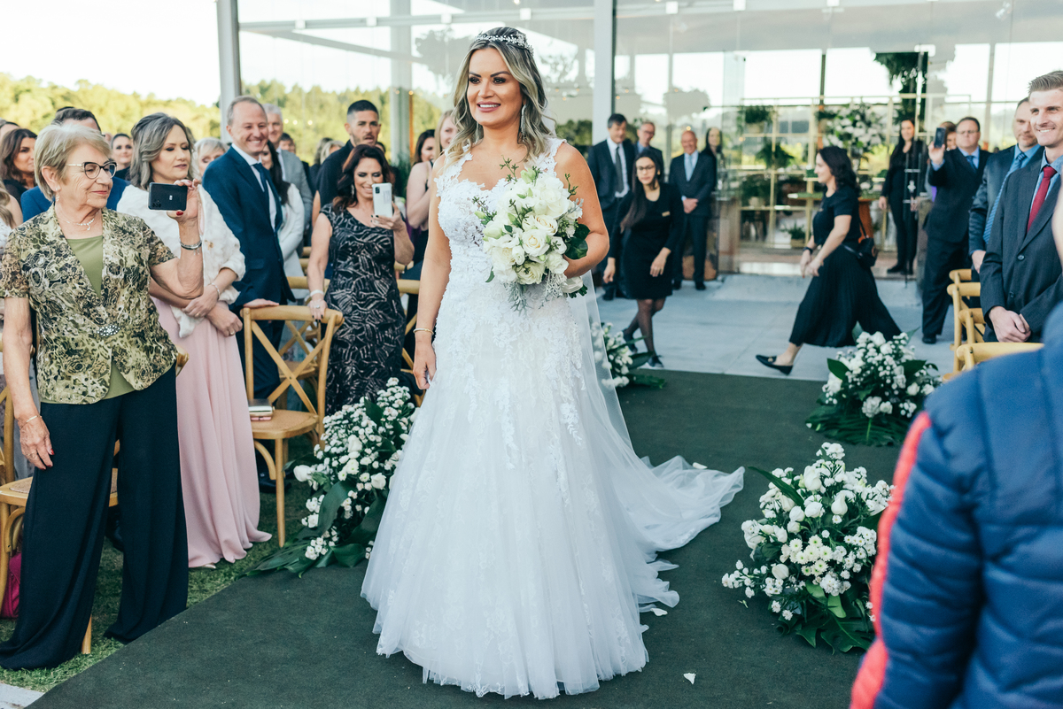 casamento de dia daniela radavelli fotógrafa na serra gaucha vestido de noiva cerimonia de casamento externo casamento vale dos vinhedos