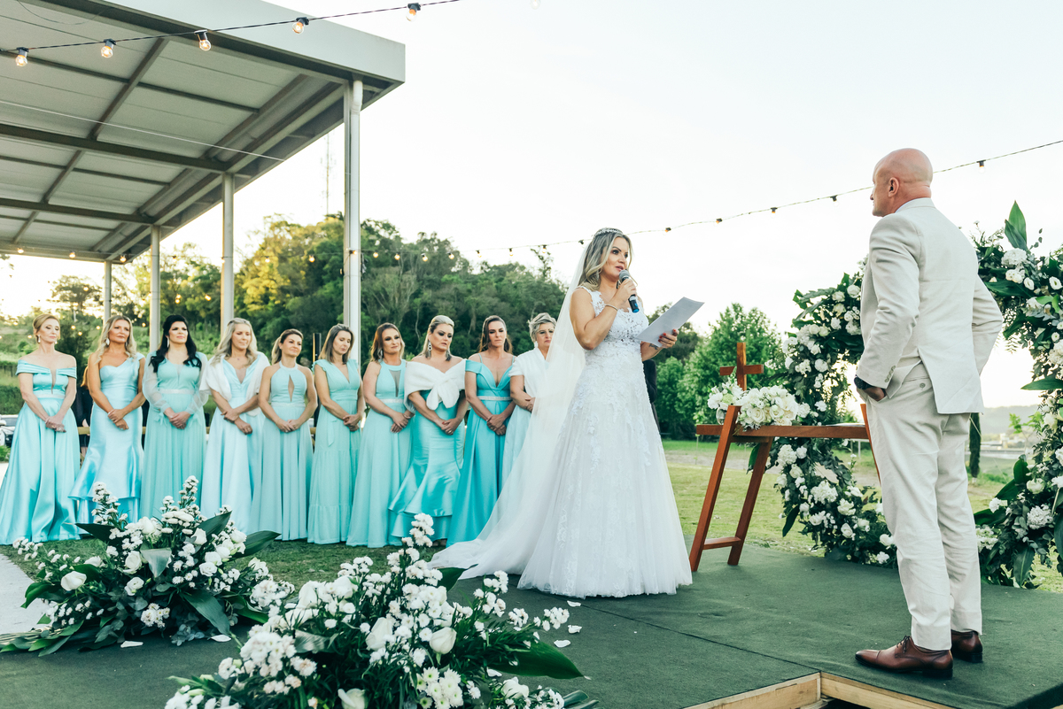 casamento de dia daniela radavelli fotógrafa na serra gaucha vestido de noiva cerimonia de casamento externo casamento  vale dos vinhedos
