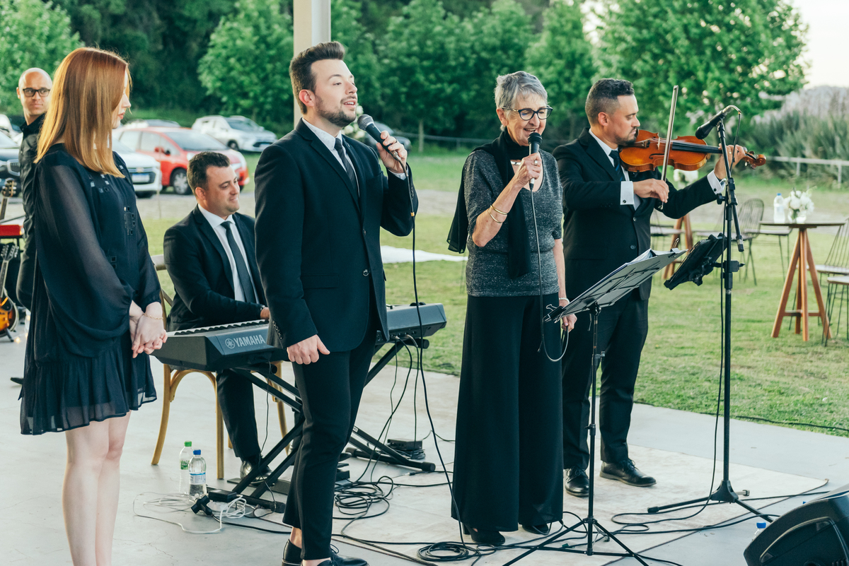 casamento de dia daniela radavelli fotógrafa na serra gaucha vestido de noiva cerimonia de casamento externo casamento vale dos vinhedos