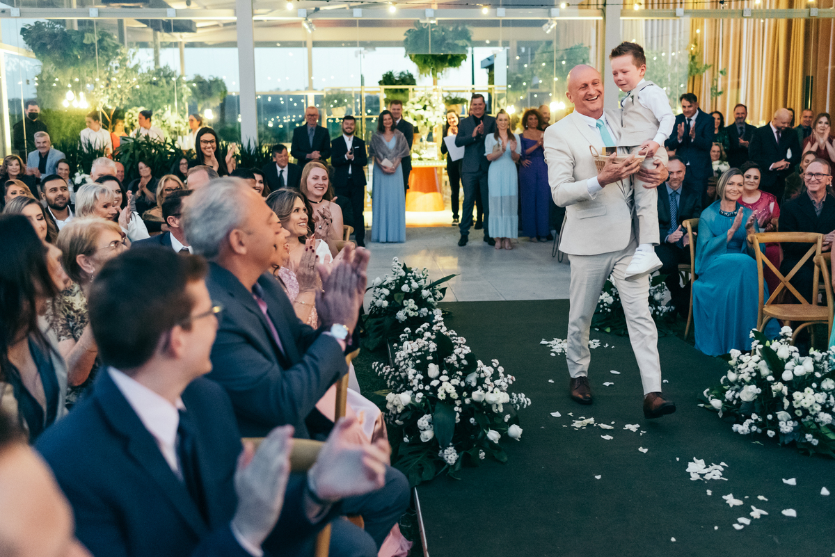 casamento de dia daniela radavelli fotógrafa na serra gaucha vestido de noiva cerimonia de casamento externo casamento vale dos vinhedos