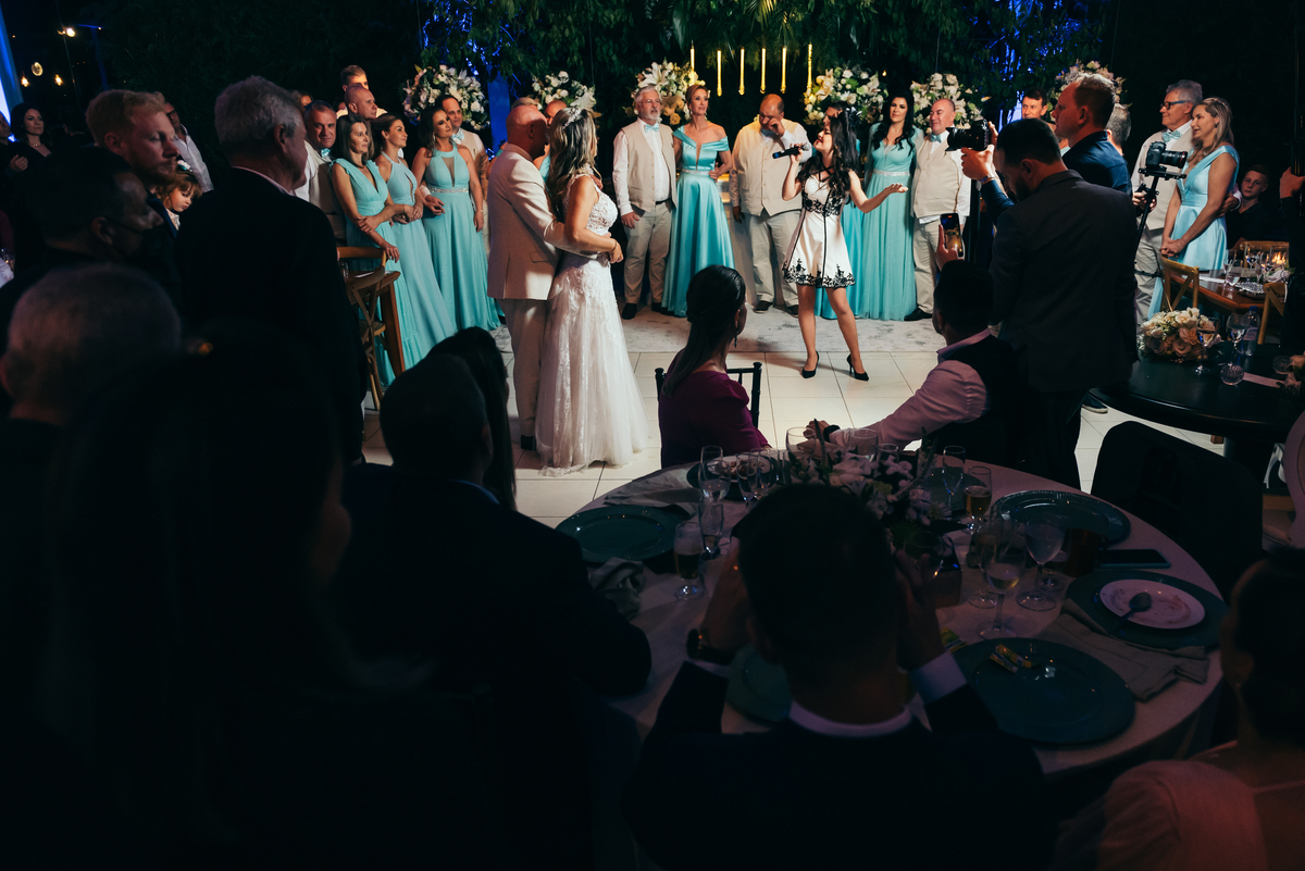 casamento de dia daniela radavelli fotógrafa na serra gaucha vestido de noiva cerimonia de casamento externo casamento  vale dos vinhedos