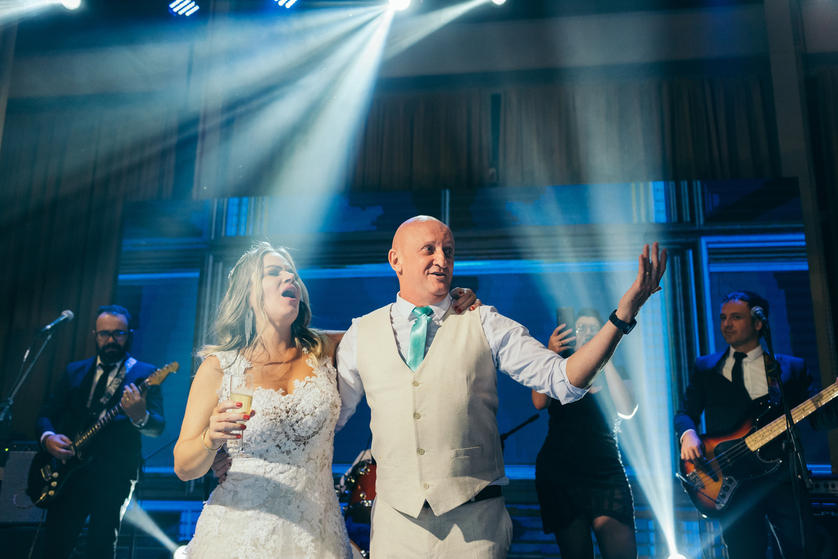 casamento de dia daniela radavelli fotógrafa na serra gaucha vestido de noiva cerimonia de casamento externo casamento vale dos vinhedos