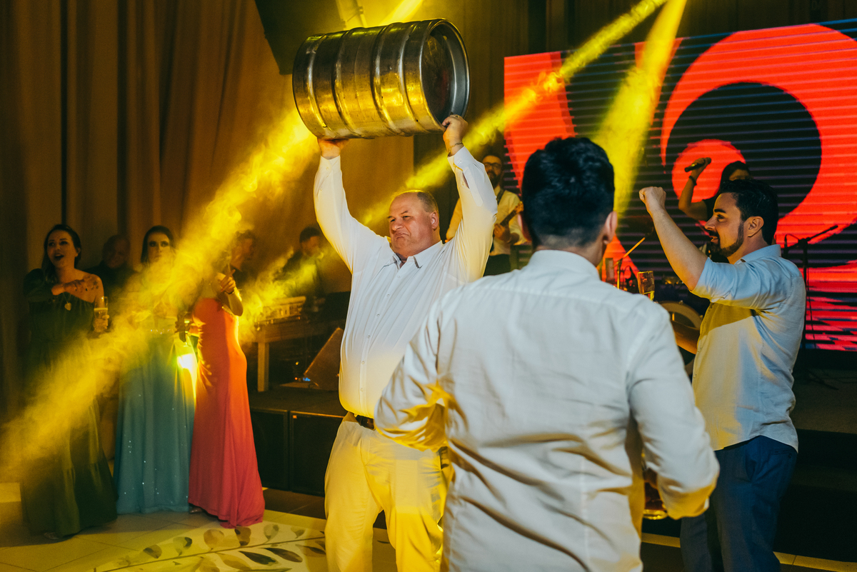 casamento de dia daniela radavelli fotógrafa na serra gaucha vestido de noiva cerimonia de casamento externo casamento  vale dos vinhedos