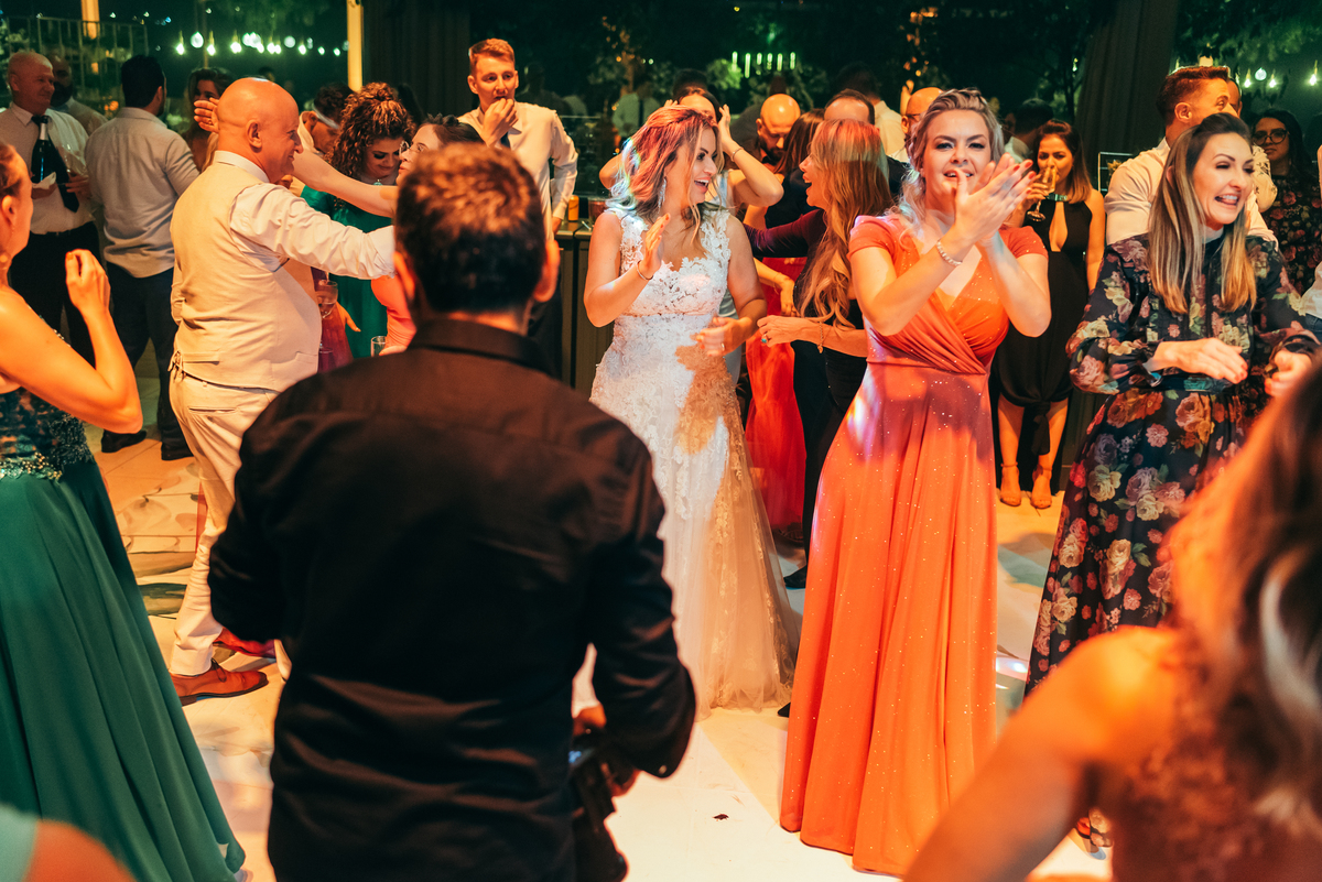 casamento de dia daniela radavelli fotógrafa na serra gaucha vestido de noiva cerimonia de casamento externo casamento  vale dos vinhedos